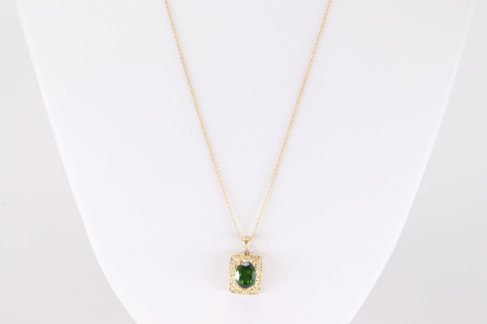 Emerald Pendent / Necklace 14Kt.: Ladies 14Kt Yellow Gold Emerald Pendent / Necklace. This Necklace has A Gorgeous Oval Emerald Gemstone Pendent. Necklace Length: 20.00. Total Weight: 3.20 Grams.