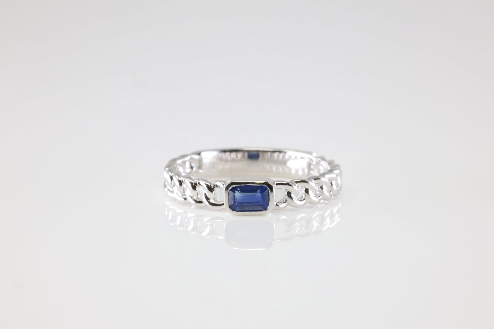 Sapphire Diamond Ring 10Kt.: 10Kt White Gold Sapphire Ring. This Charming Ring has Solitaire Sapphire. Ring size: 7.00.