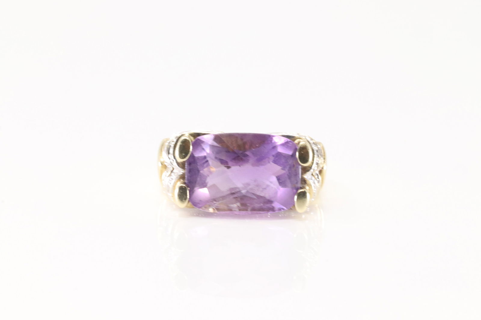 Amethytst & Diamond Ring 10Kt.: Ladies 10Kt Yellow Gold Amethyts & Diamond Ring. This Elegant Ring has Amethyst Gemstone with 16 Sparkling Diamonds. Ring size: 7.00. Total weight: 6.10 Grams.
