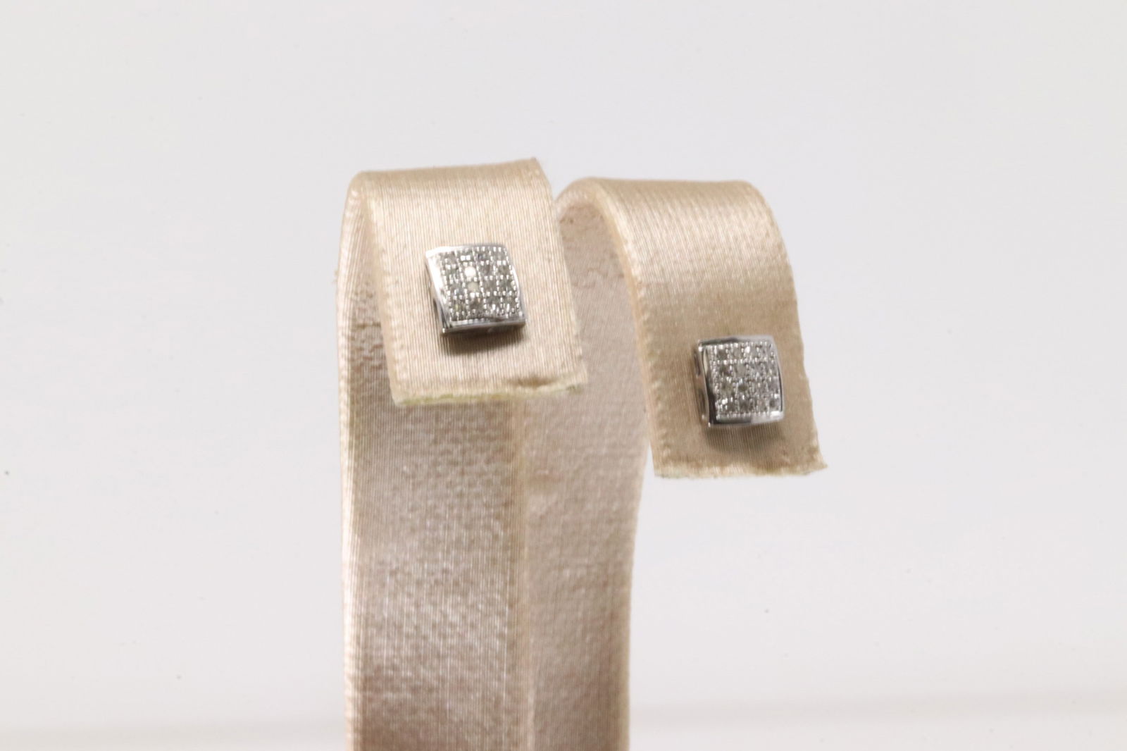Diamond Stud Earring 10Kt. - 3