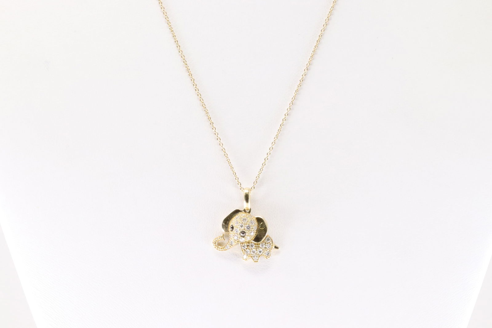 Elephant Diamond Pendant / Necklace 14Kt.: 14Kt Yellow Gold Diamond Elephant Pendant / Necklace. This Charming Elephant Pendant has Sparkling Diamonds with A 14K Necklace. Necklace length: 18.00" Total weight: 2.70 Grams.