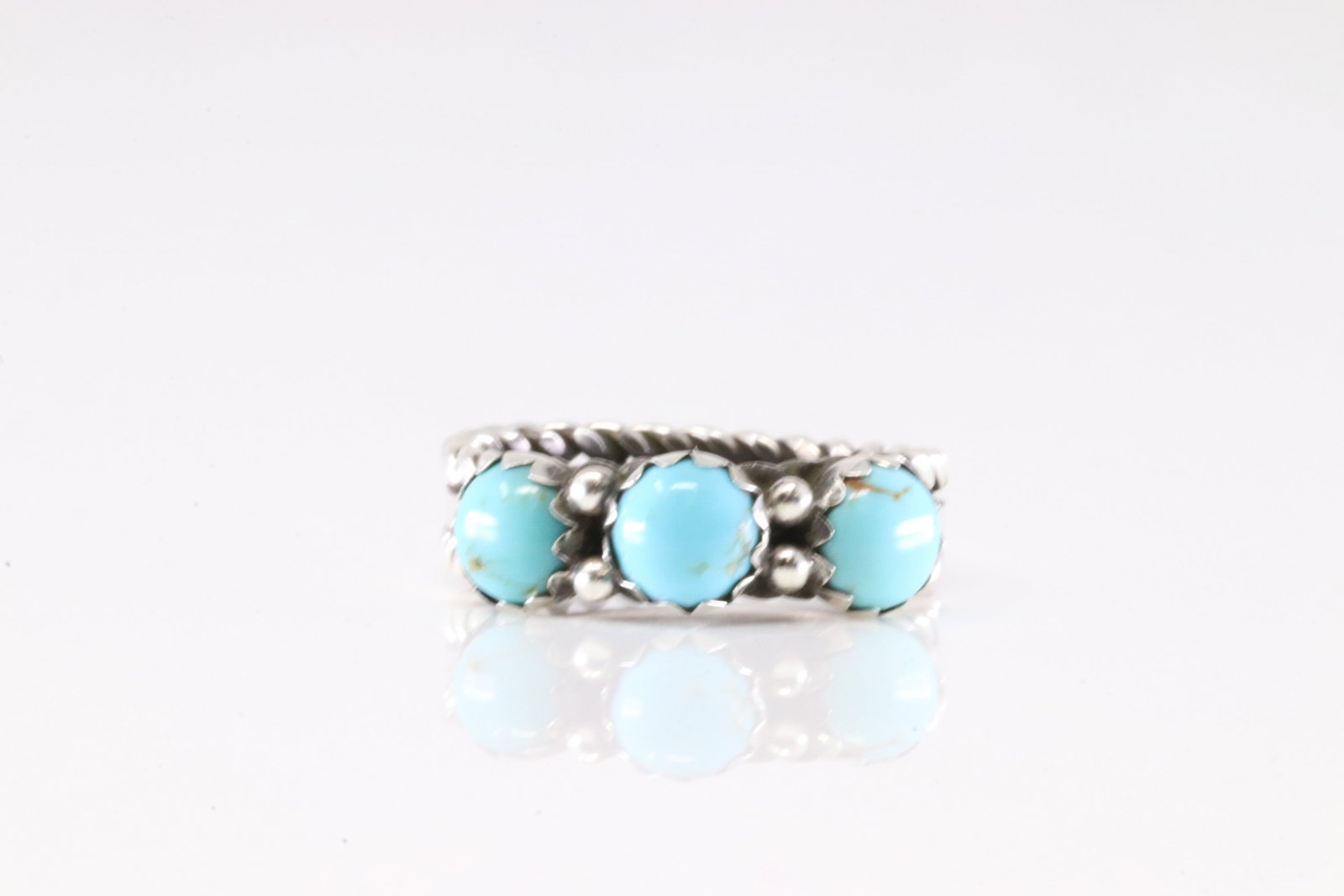 Native America Navajo Sterling Silver Turquoise Ring By R.King.: This is a Native America Navajo Sterling Silver Turquoise Ring By R.King. Ring size: 7.00.