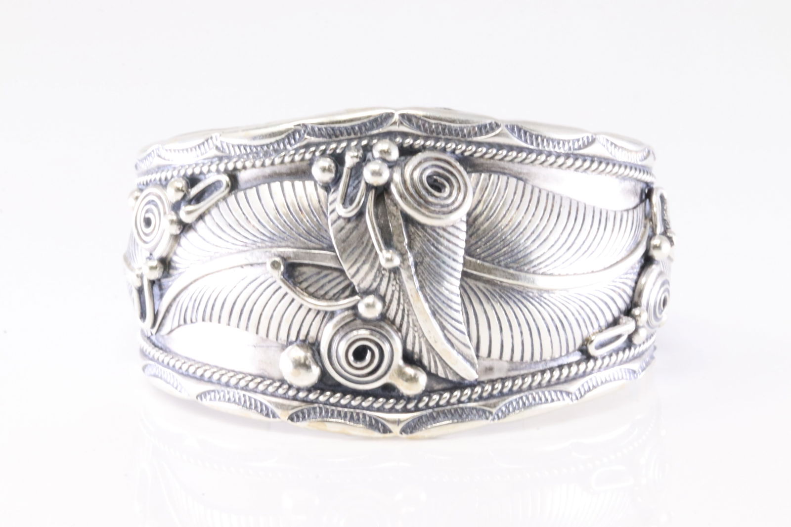 Native America Navajo Sterling Silver Bracelet Leaf Cuff By Darrell Morgan. (1 of 4)