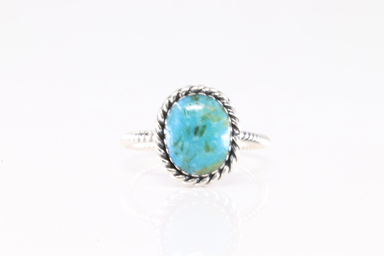 America Sterling Silver Turquoise Ring.: This is a America Sterling Silver Turquoise Ring. Ring size: 7.00.