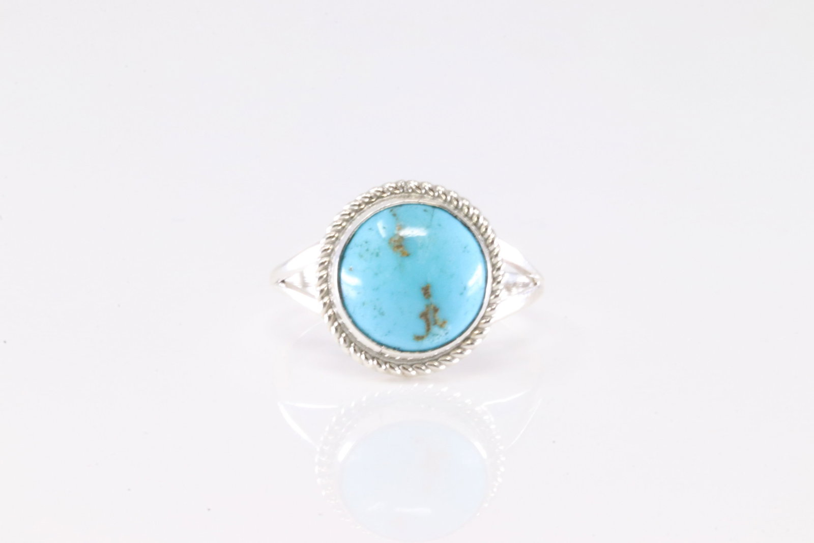 America Sterling Silver Turquoise Ring.: This is a America Sterling Silver Turquoise Ring. Ring size: 7.75.