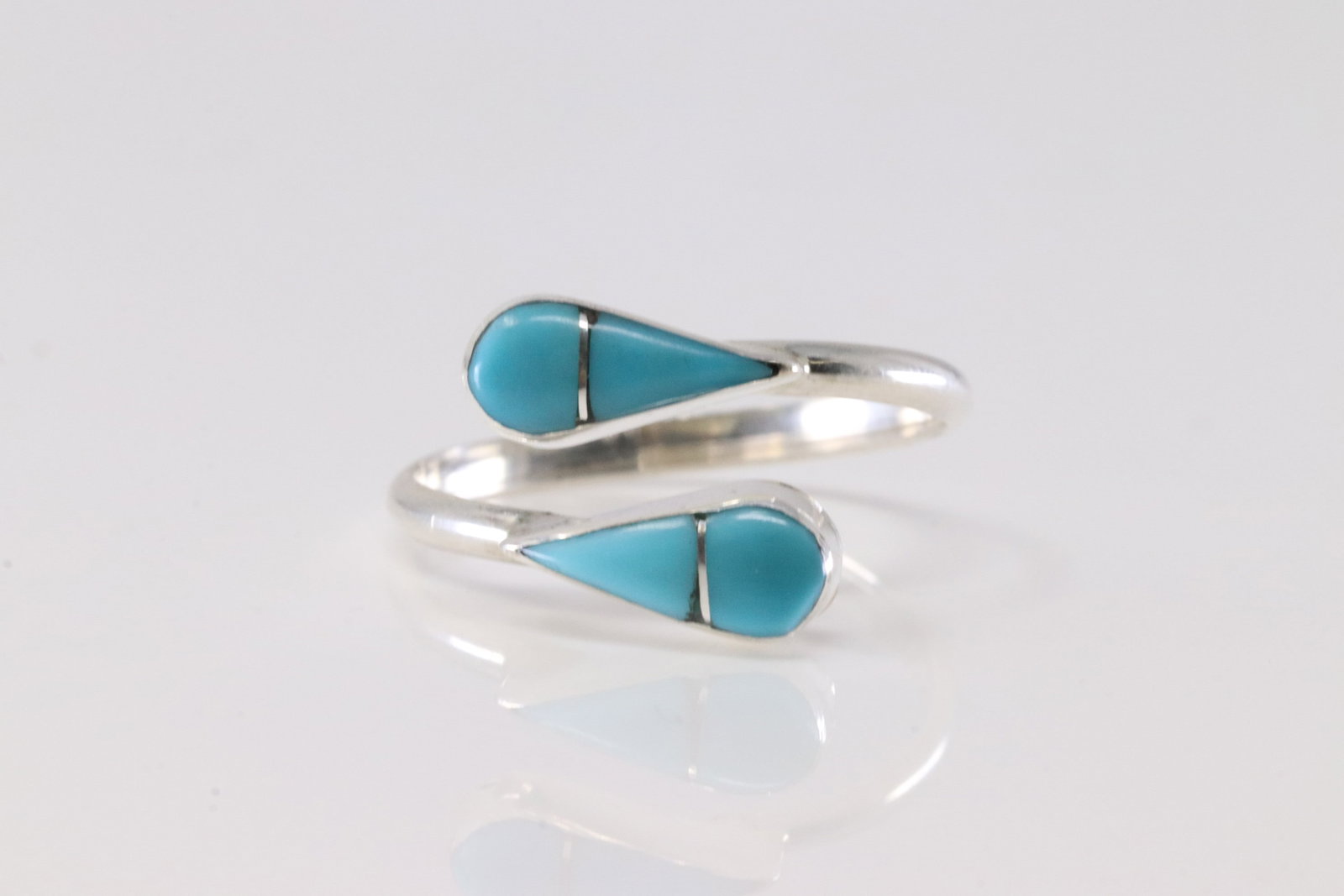 Native America Navajo Sterling Silver Turquoise Inlay Ring By RVN.: This is a Native America Navajo Sterling Silver Turquoise Inlay Ring By RVN. Stamp RVN. Ring Size: 8.00.