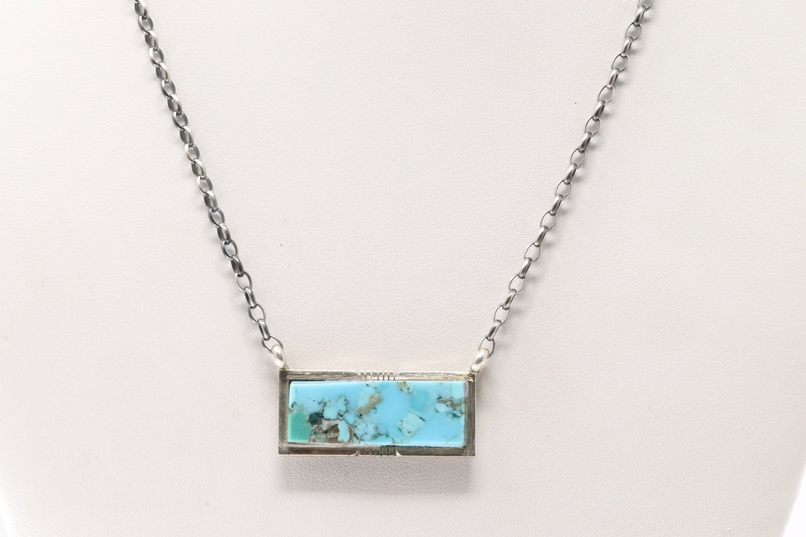 Native America Navajo Sterling Silver Kingman Turquoise Necklace By Steve Francisco.: This is a Native America Navajo Sterling Silver Kingman Turquoise Necklace By Steve Francisco. Stamp SF. Necklace Length: 16.00.