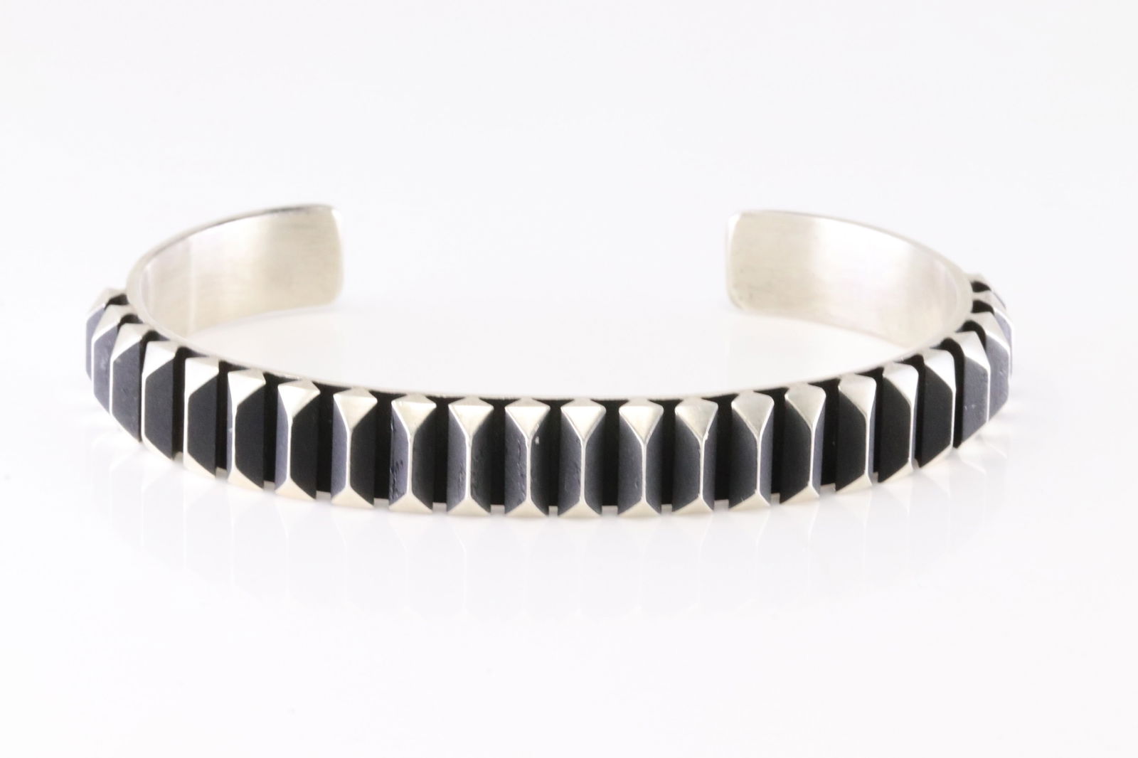 Native America Navajo Sterling Silver Solid Bracelet Cuff By L. Jahe. (1 of 4)