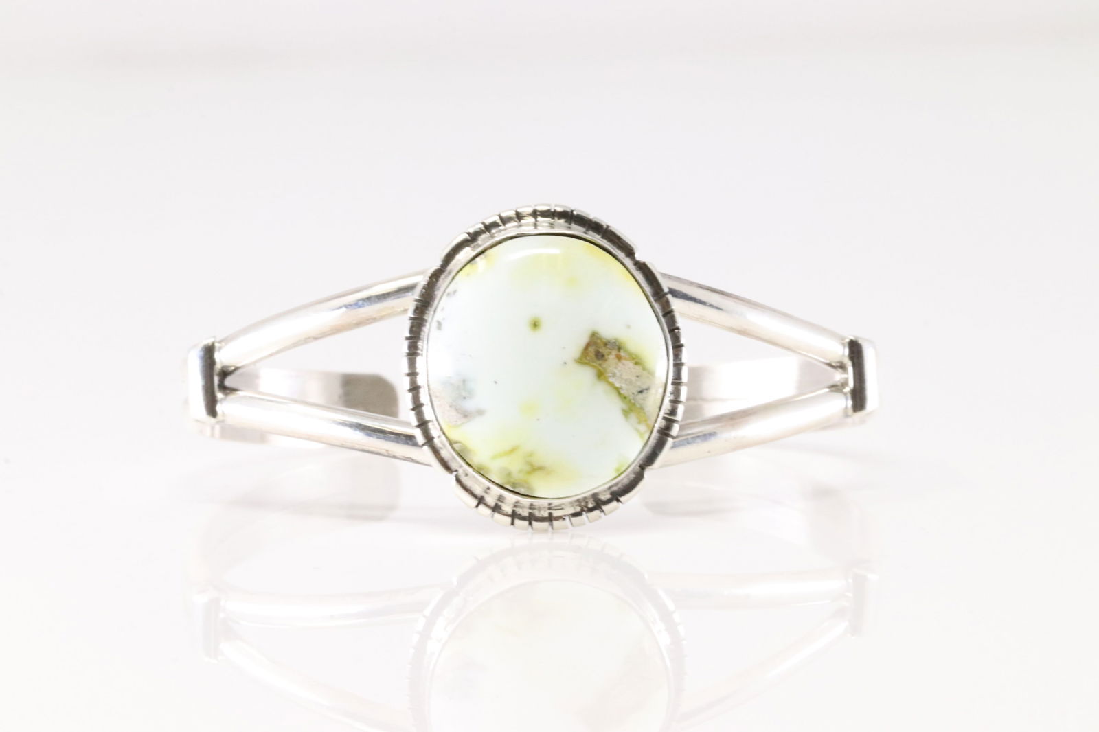 Native America Navajo Sterling Silver Palomino Bracelet Cuff By S.E.: This is a Native America Navajo Sterling Silver Palomino Bracelet Cuff By S.E.