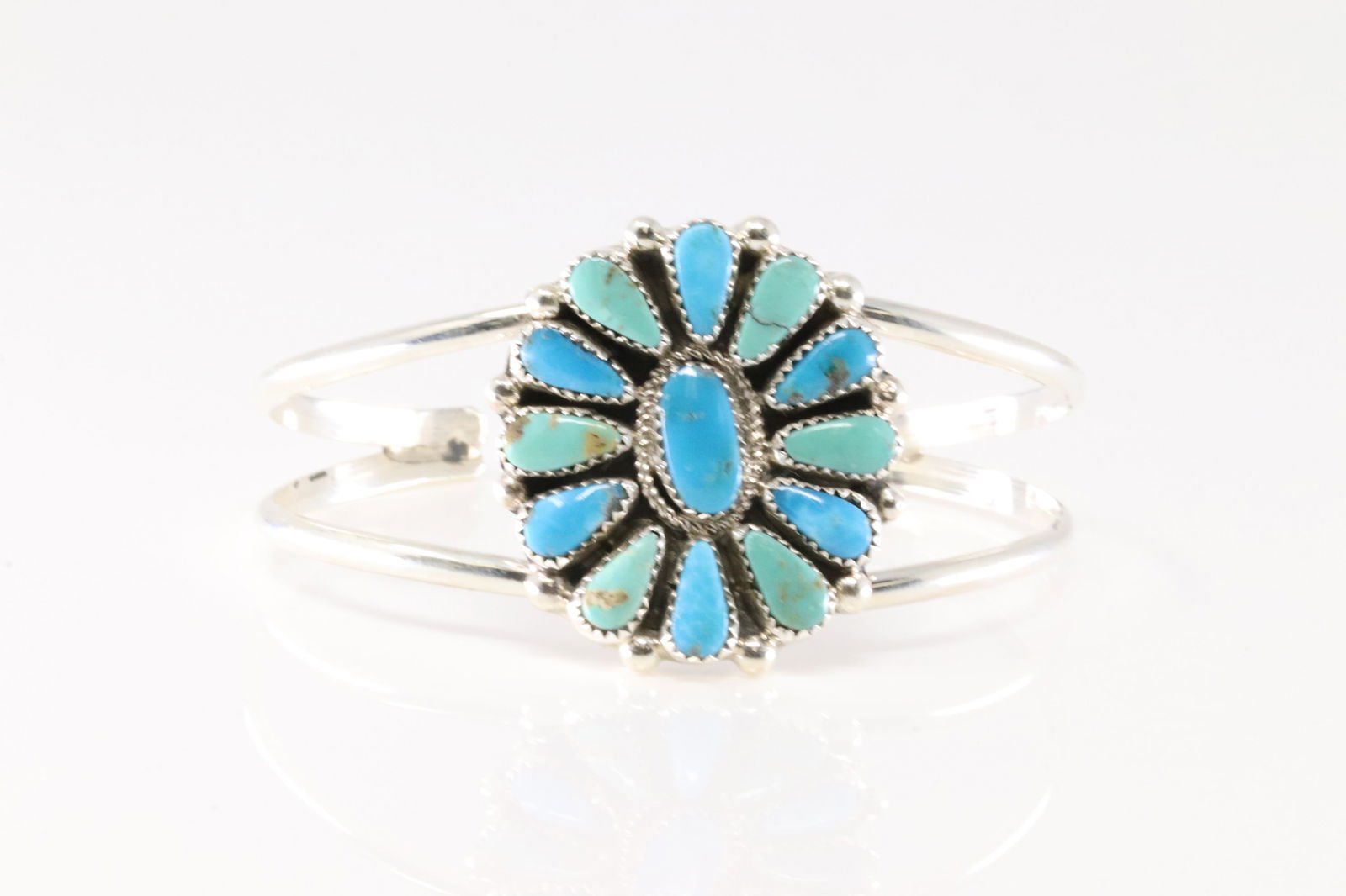 Native America Navajo Sterling Silver Kingman Turquoise Bracelet Cuff By Alicia Wilson.: This is a Native America Navajo Sterling Silver Kingman Turquoise Bracelet Cuff By Alicia Wilson. Stamp A.J.W.