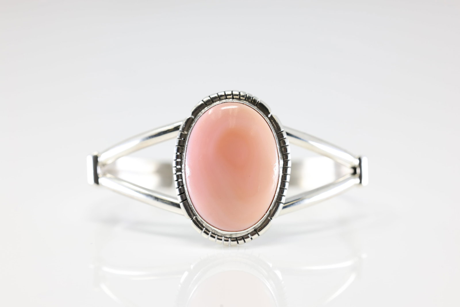 Native America Navajo Sterling Silver Pink Conch Shell Bracelet By S.E.: This is a Native America Navajo Sterling Silver Pink Conch Shell Bracelet By S.E. Stamp S.E.