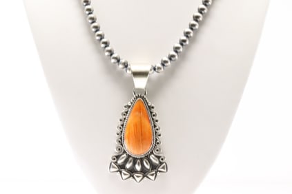 Native America Navajo Sterling Silver Spiny Oyster Pendant By Derrick Gordon. With Machine Mdae