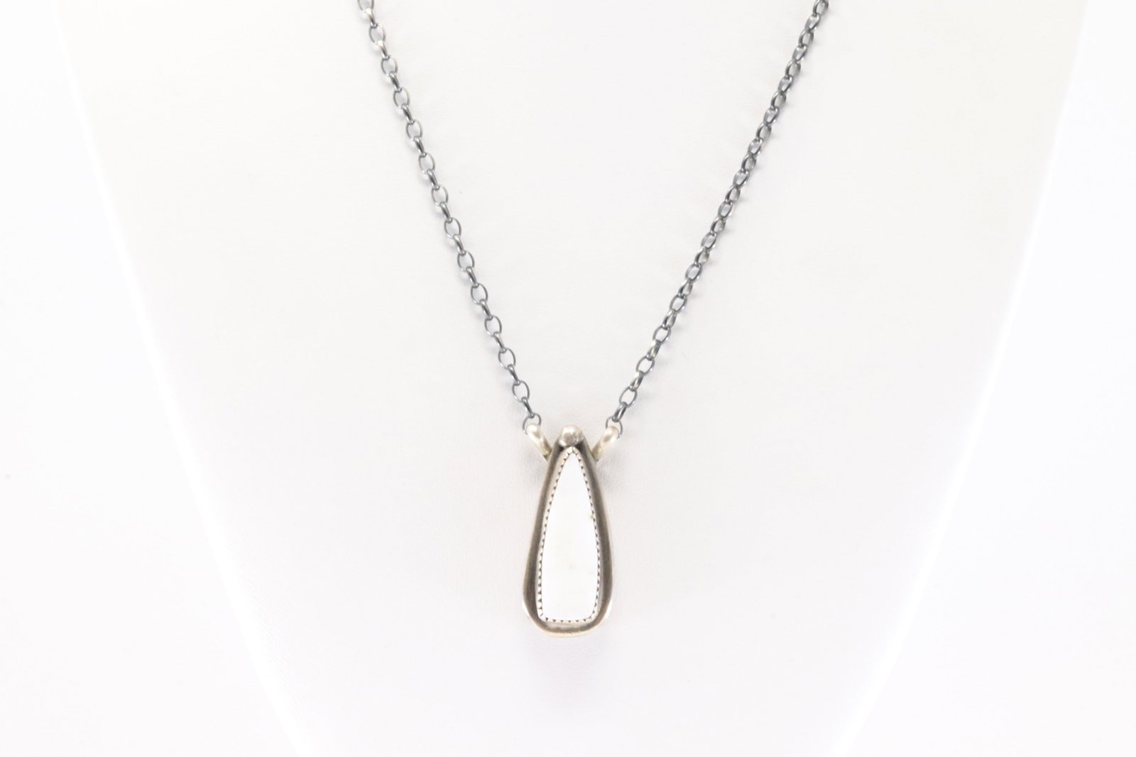 Native America Navajo Sterling Silver White Buffalo Necklace By Virginia Hinio.: This is a Native America Navajo Sterling Silver White Buffalo Necklace By Virginia Hinio. Necklace length: 18.00"