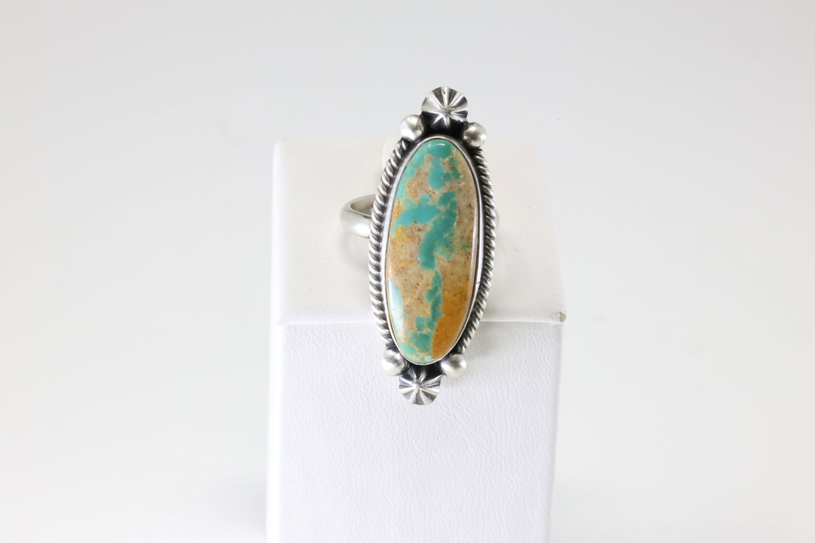 Native America Navajo Sterling Silver Turquoise Ring By Dixon.: This is a Native America Navajo Sterling Silver Turquoise Ring By Dixon. Stamp Dixon Ring Size: 7.00.