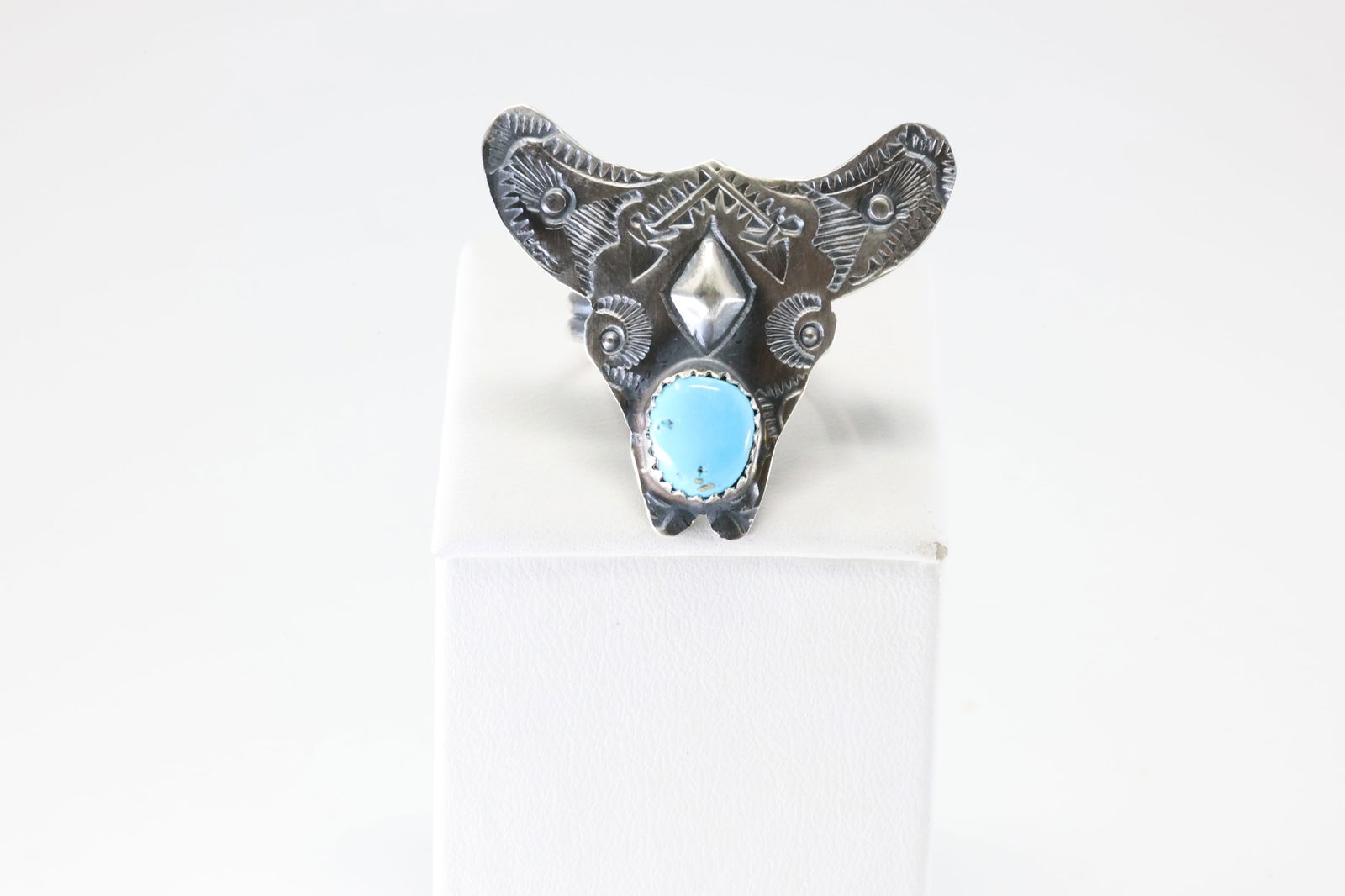 Native America Navajo Sterling Silver Turquoise Cow Ring By T.Yazzie.: This is a Native America Navajo Sterling Silver Turquoise Cow Ring By T.Yazzie. Stamp T.Yzzie. Ring Size: 6.00.