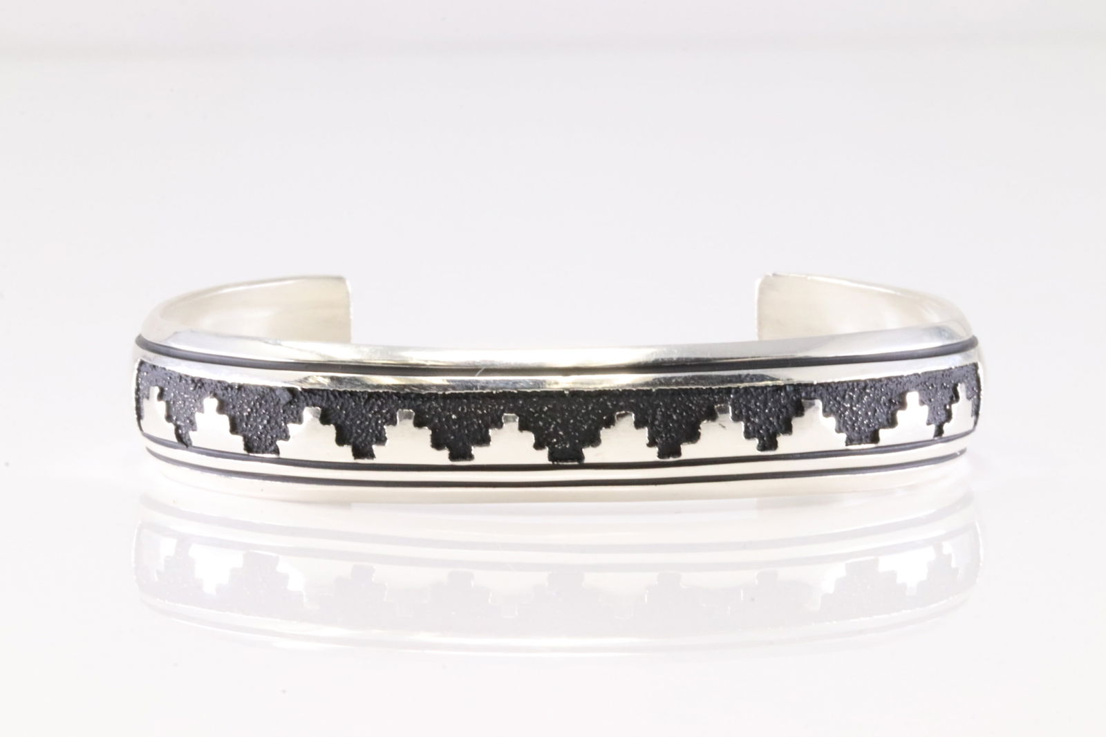Native America Navajo Sterling Silver Stamped Bracelet Cuff By T/R Singer. (1 of 4)