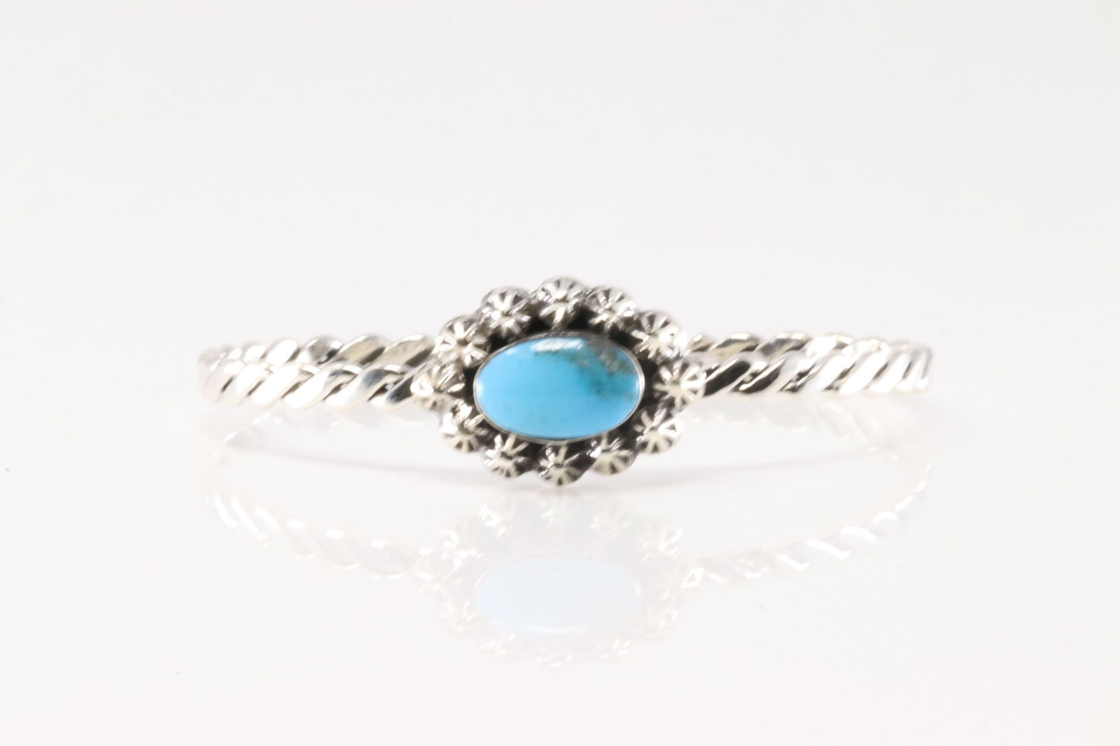 America Sterling Silver Turquoise Bracelet Cuff. (1 of 4)