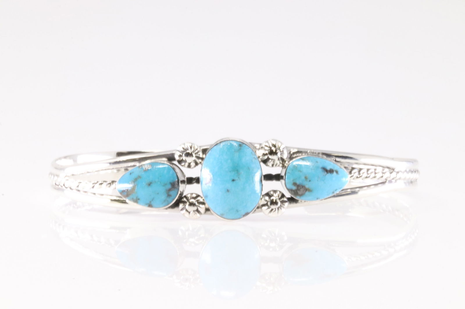 America Sterling Silver Turquoise Bracelet Cuff. (1 of 4)