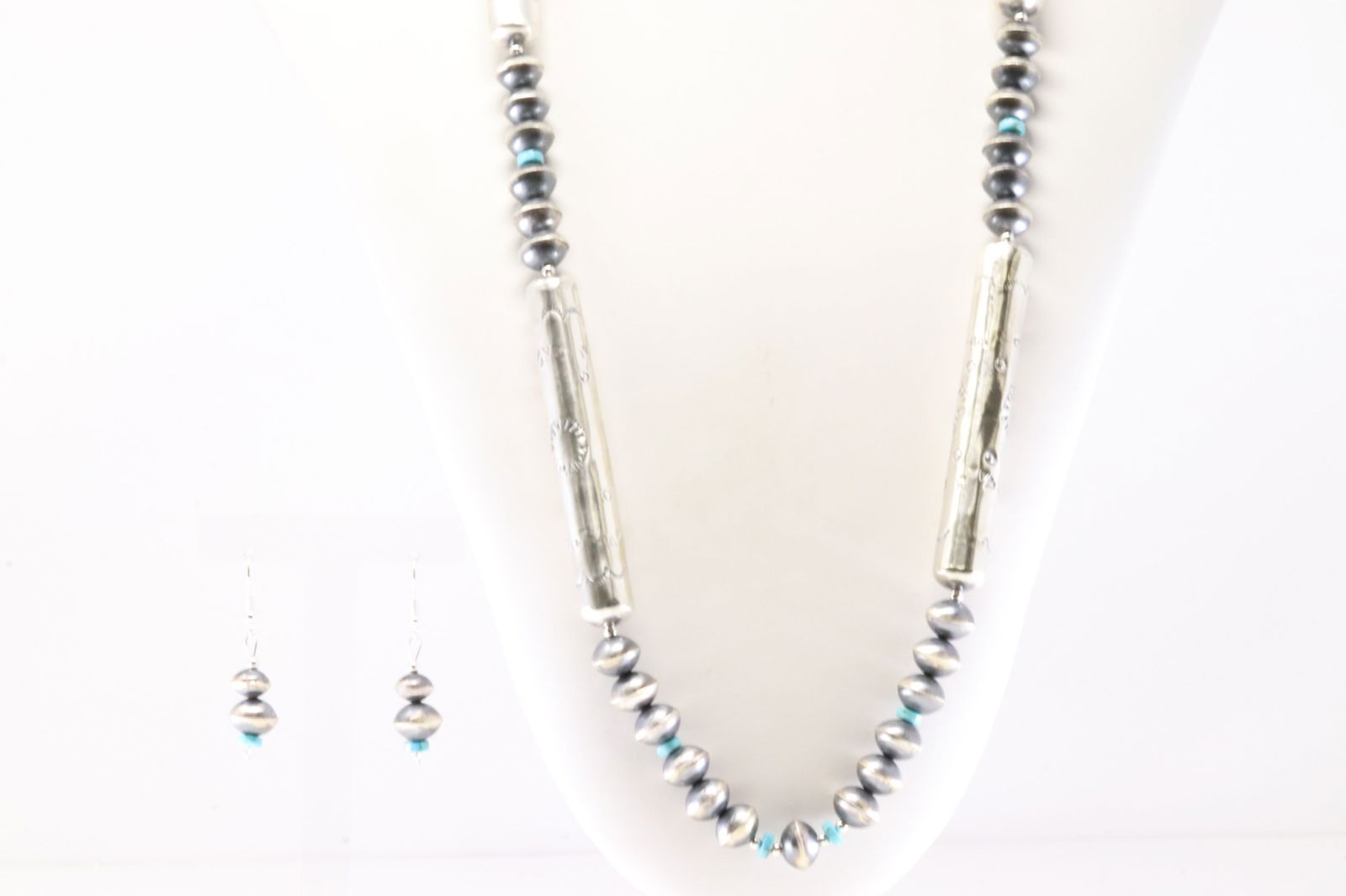 America Sterling Silver Turquoise / Pearl Beaded Necklace & Earring's Set.: This is a America Sterling Silver Turquoise / Pearl Beaded Necklace & Earring's Set. Necklace length: 30.00"