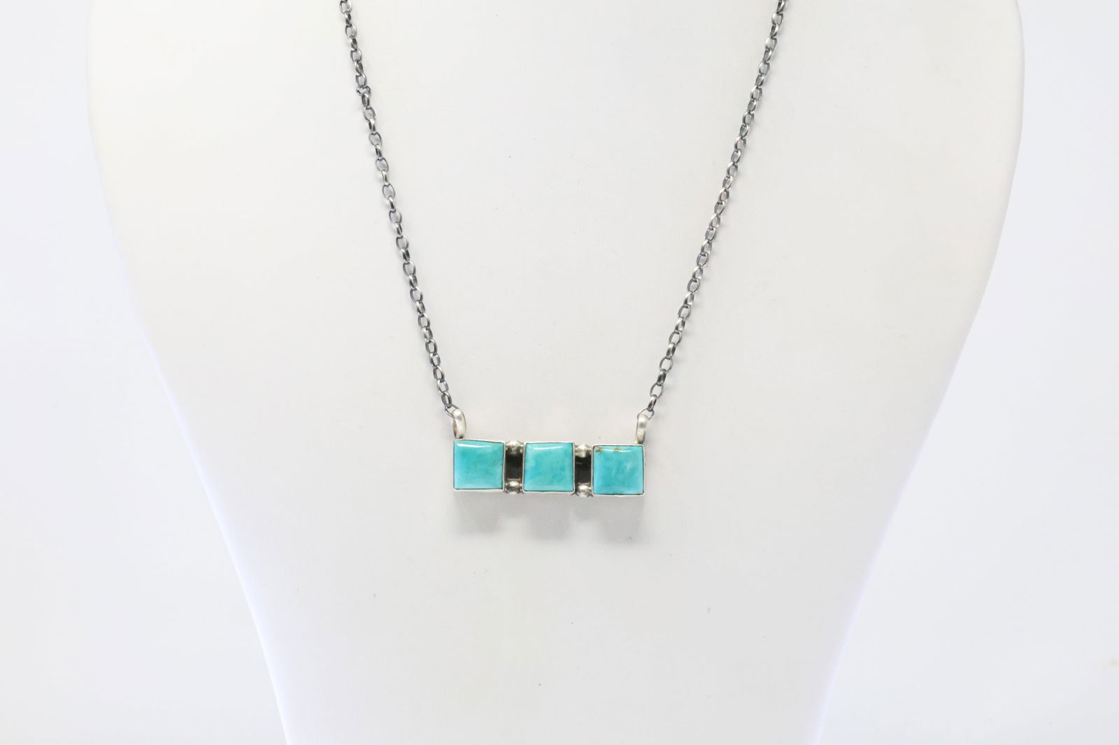 Native America Navajo Sterling Silver Kingman Turquoise Necklace By Alfred Martinez. (1 of 4)