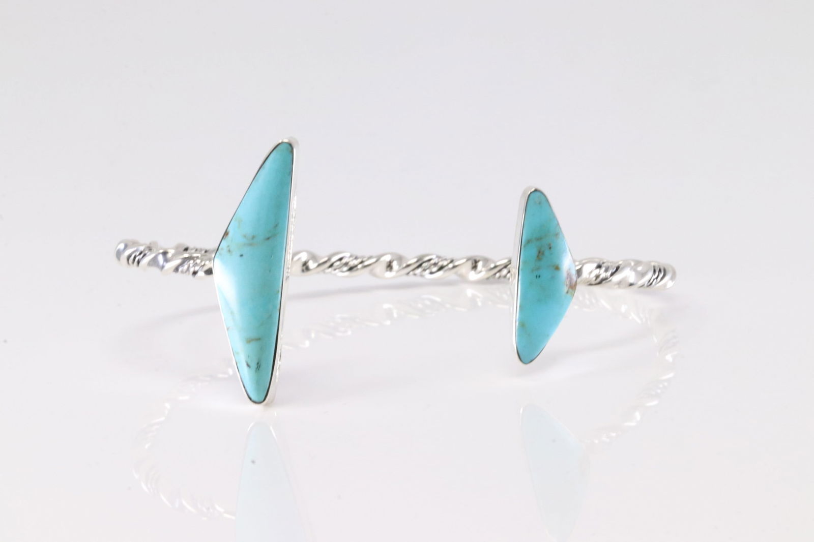 America Sterling Silver Turquoise Bracelet Cuff. (1 of 4)