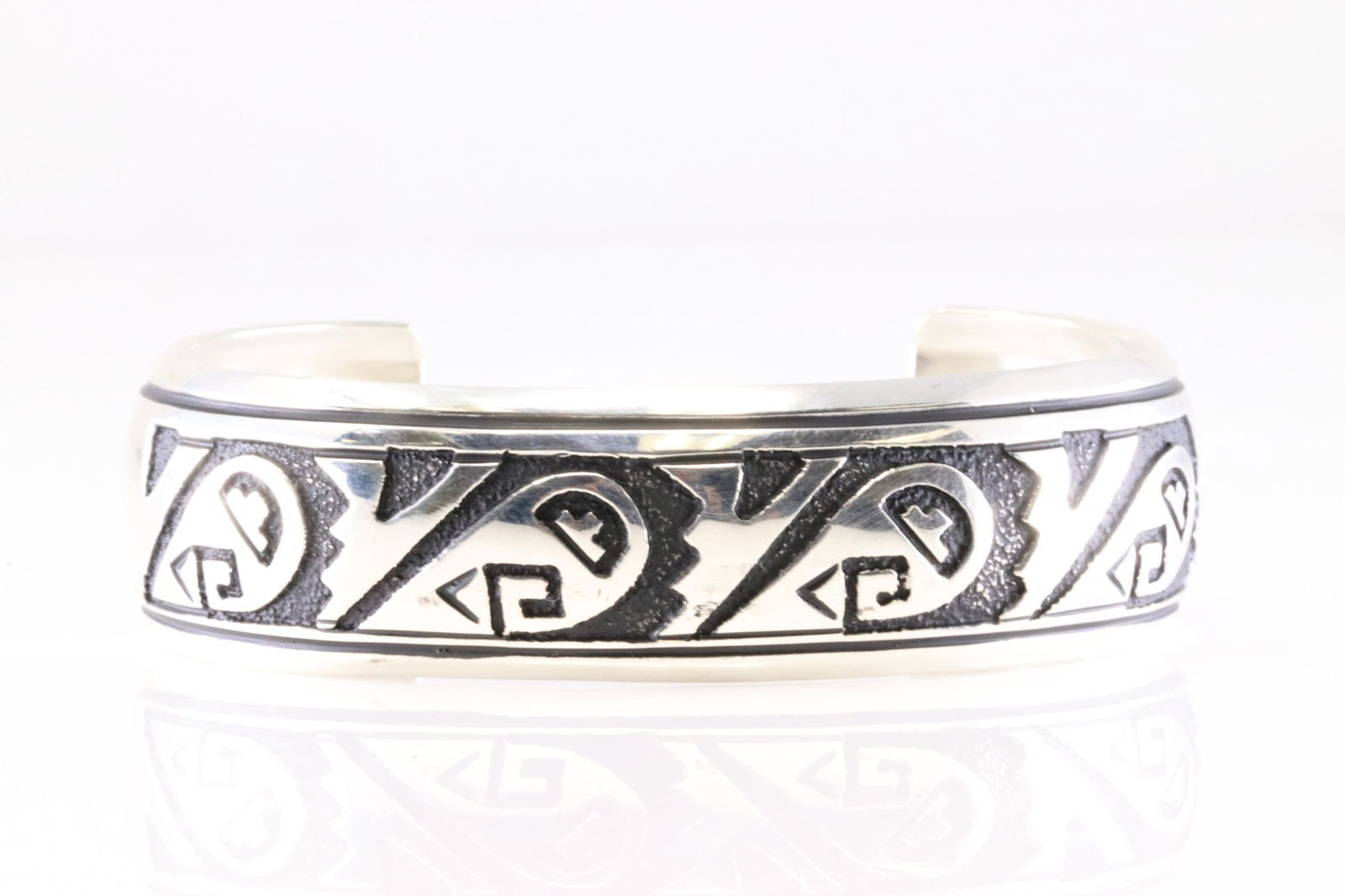 Native America Navajo Sterling Silver Design Bracelet Cuff By T&R Singer. (1 of 4)
