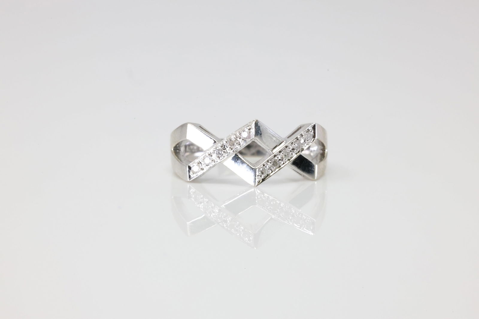 Diamond Ring 18Kt. (1 of 4)