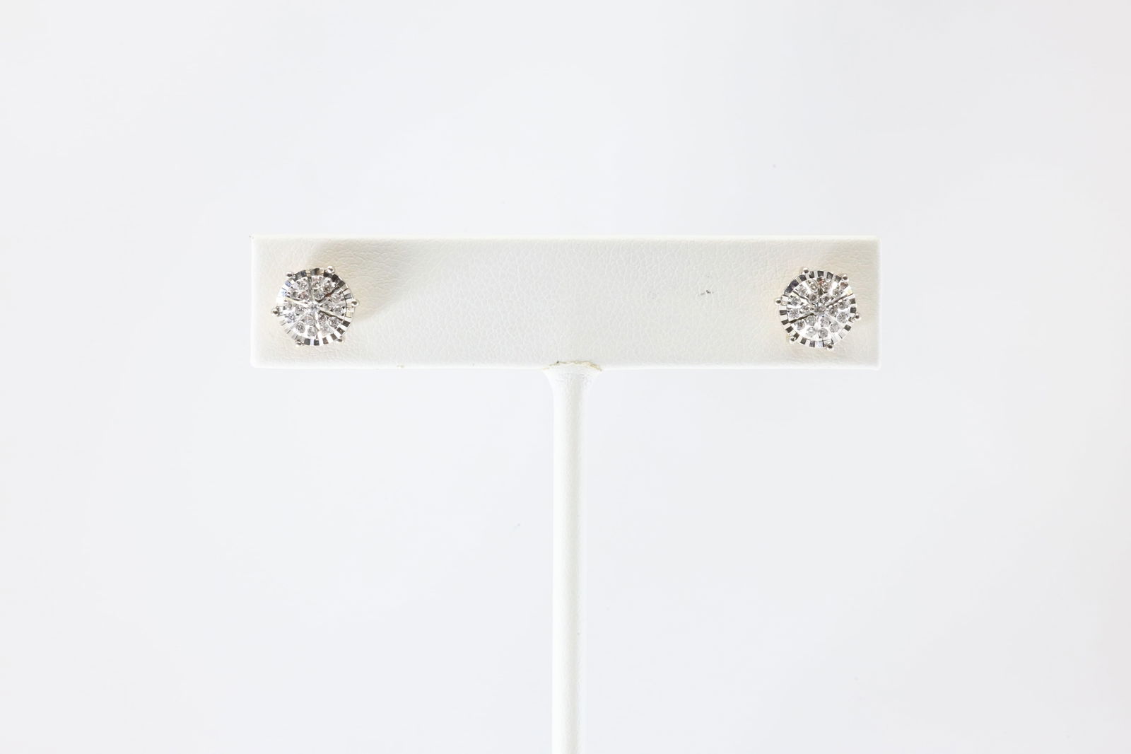 Diamond Stud Earring 18Kt. (1 of 3)