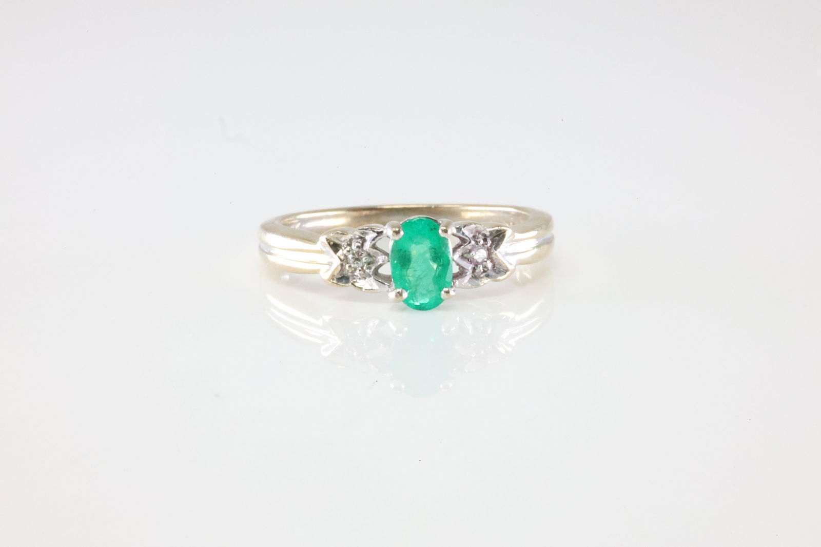 Emerald & Diamond Ring 18Kt. (1 of 4)