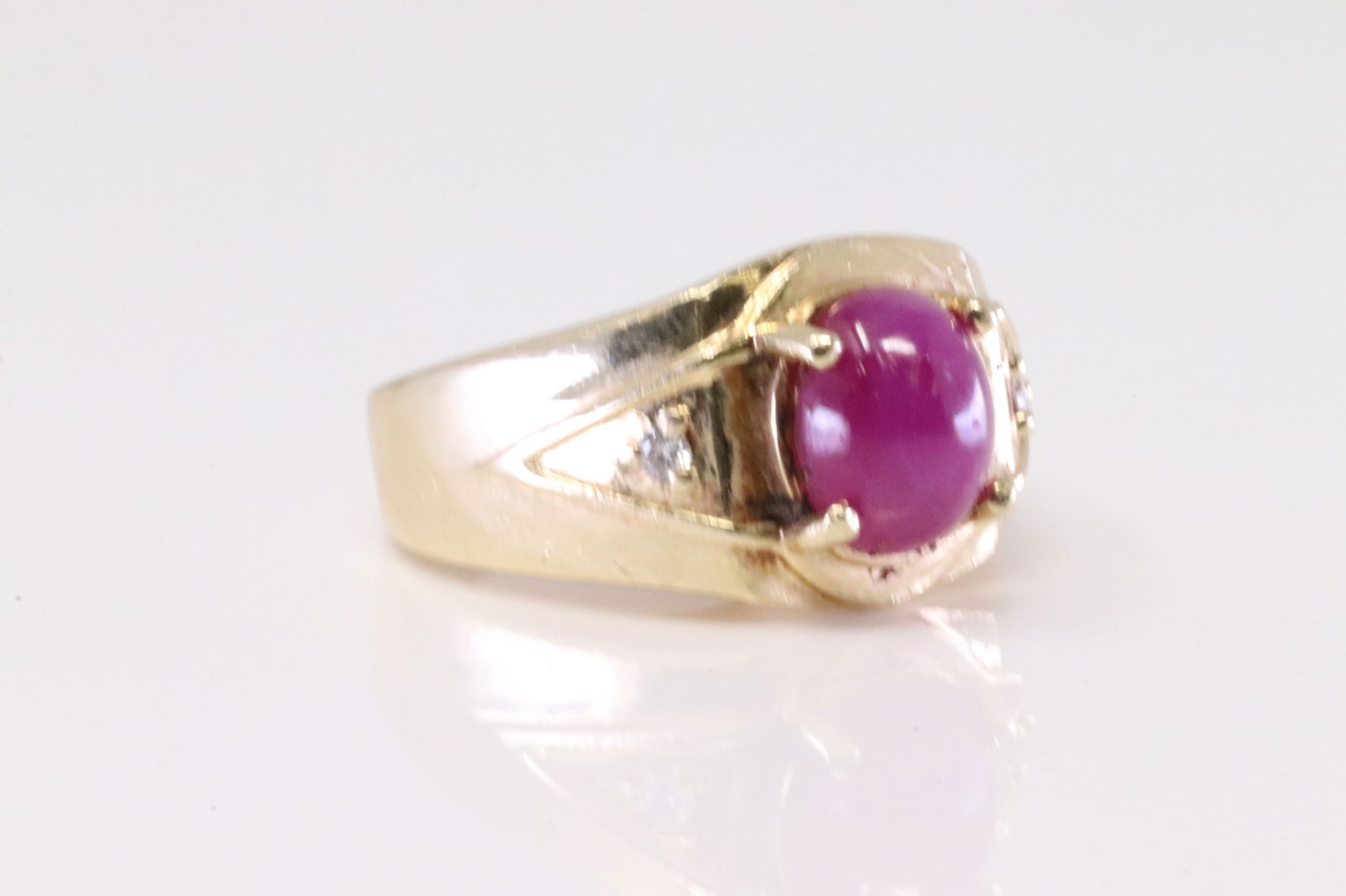 Cabochon Ruby & Ring 14Kt. - 2