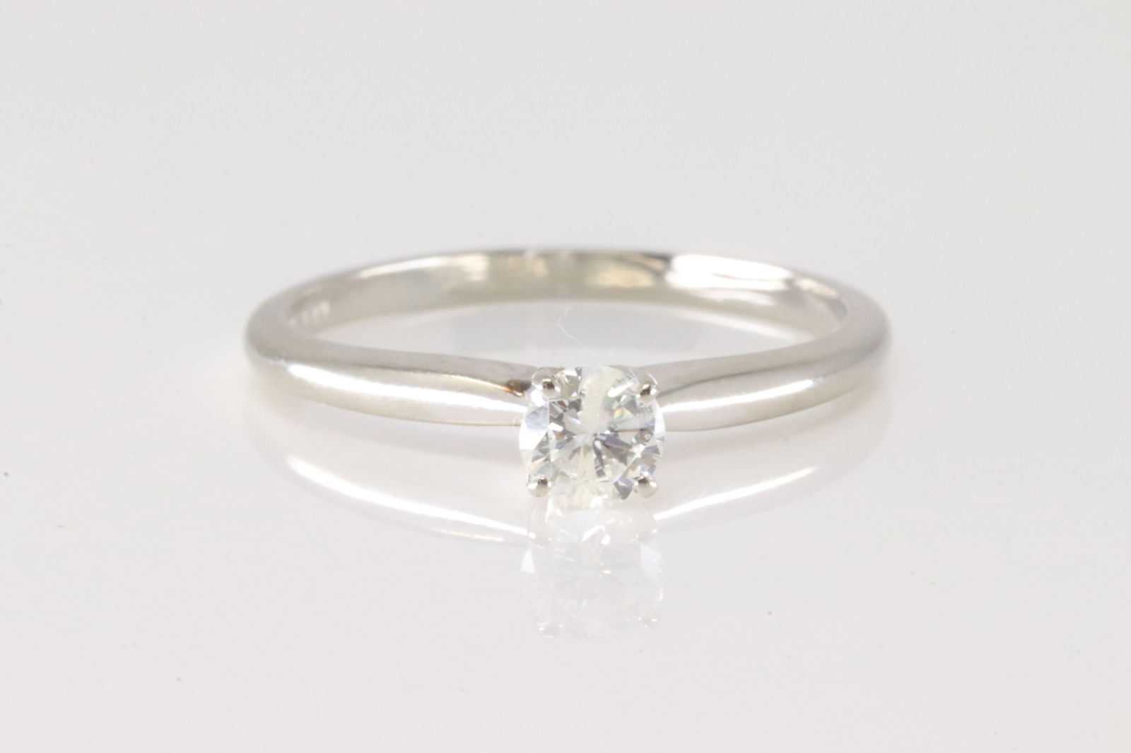 Elegant Engegament Diamond Ring 14Kt. (1 of 4)
