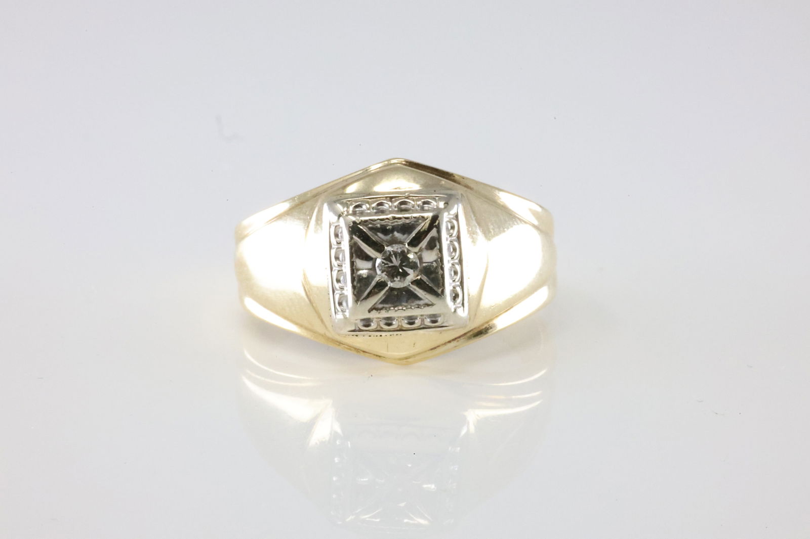 Diamond Ring 14Kt.: Ladies 14Kt Yellow Gold Diamond Ring. This Gorgeous Ring has Solitaire Round Brilliant Diamond.Ring Size: 8.00. Total Weight: 5.21 Grams.