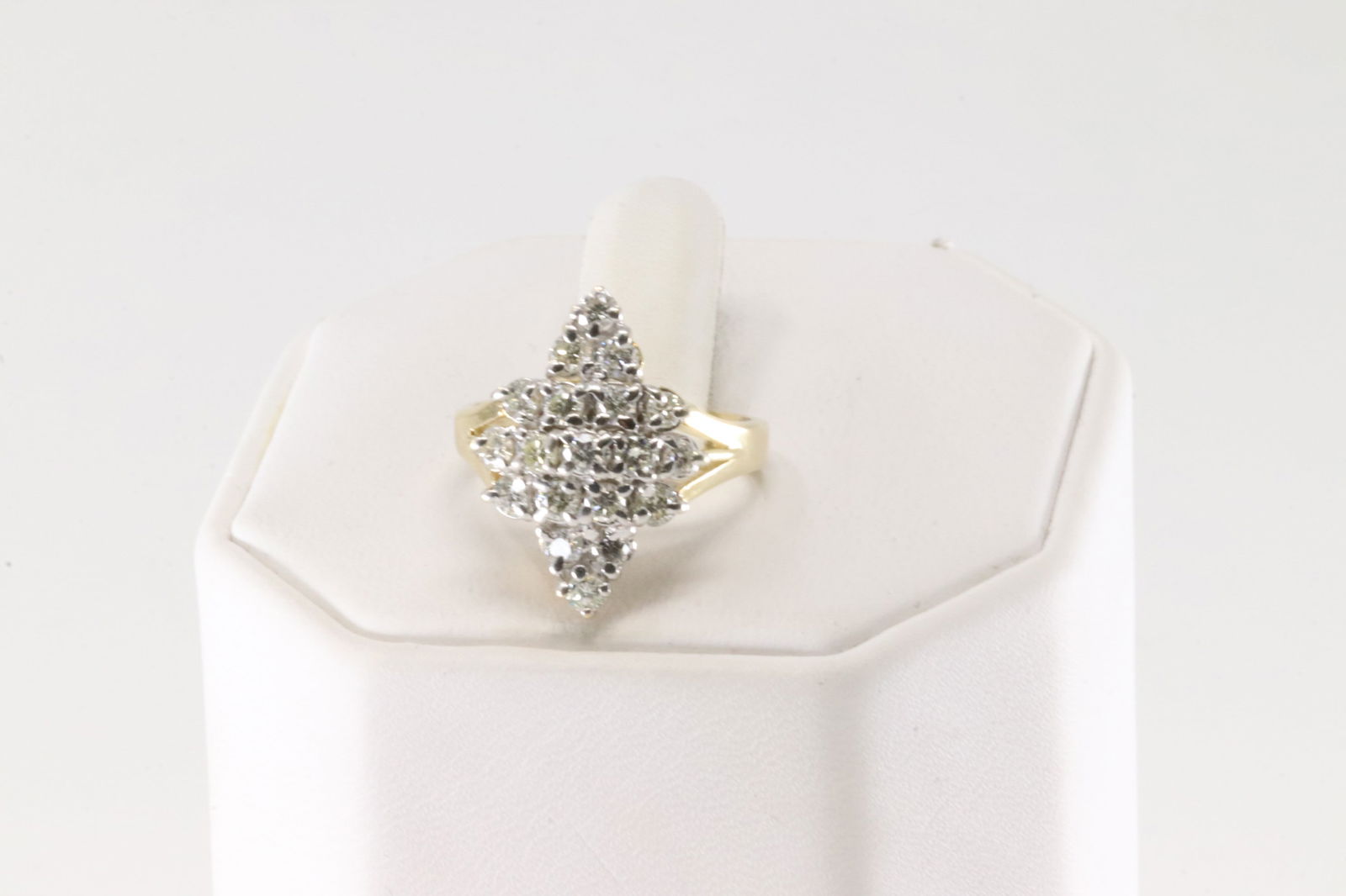 Elegant Diamond Ring 14Kt.: Ladies 14Kt Yellow Gold Elegant Diamond Ring. This elegant ring has 19 round brilliants diamonds. Diamonds weight approx: 0.55 ctw Ring size: 6.50. Total weight: 5.00 Grams.