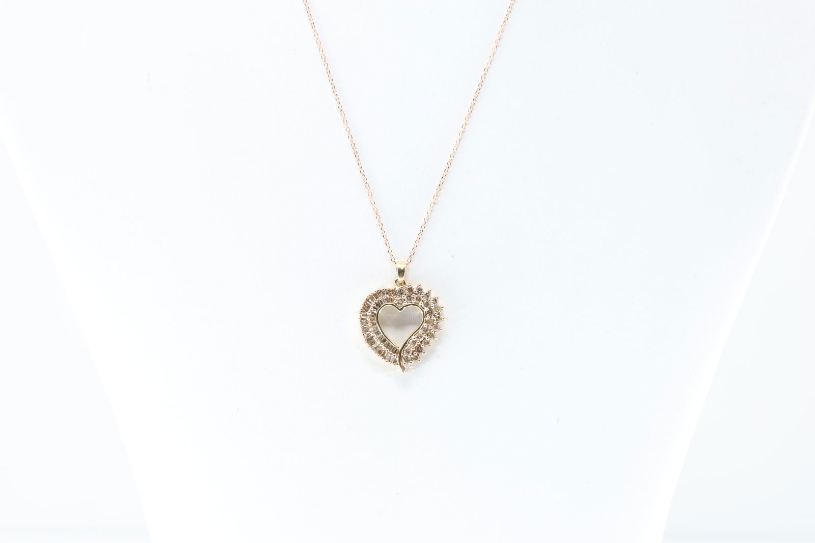 Diamond Heart Pendant / Necklace 10Kt.: 10Kt Rose Gold Diamond Heart Pendant / Necklace. heart-shaped pendant Crafted with precision, it features a delicate 14K chain that complements the intricate design of the pendant. The shimmering 67