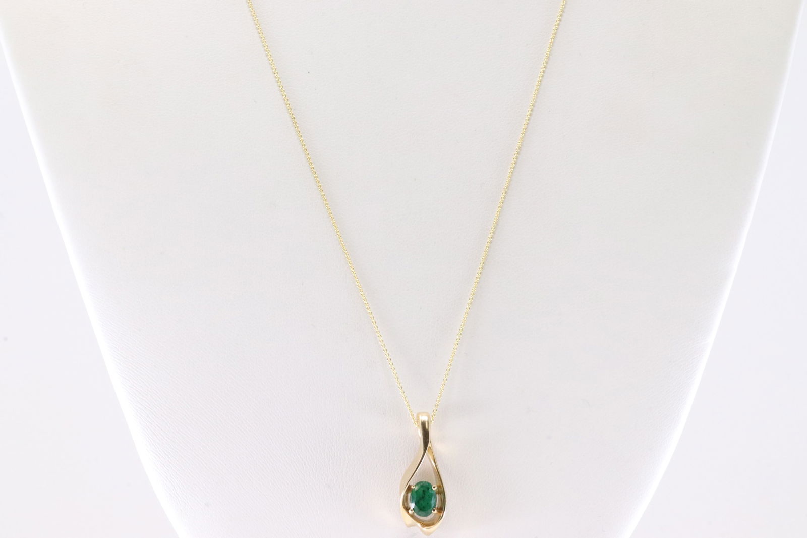 Emerald Pendant & Necklace 14Kt.: 14Kt Yellow Gold Emerald Pendant / Necklace. This Elegant Pendant with Green Emerald Gemstone and 14K Necklace. Necklace length: 22.00. Total weight: 4.35 Grams.