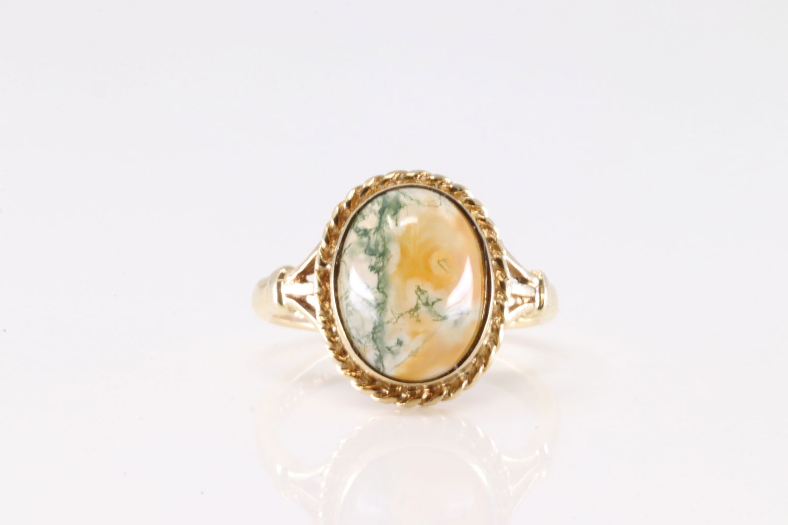 Creamy Stone Ring 10Kt. (1 of 4)