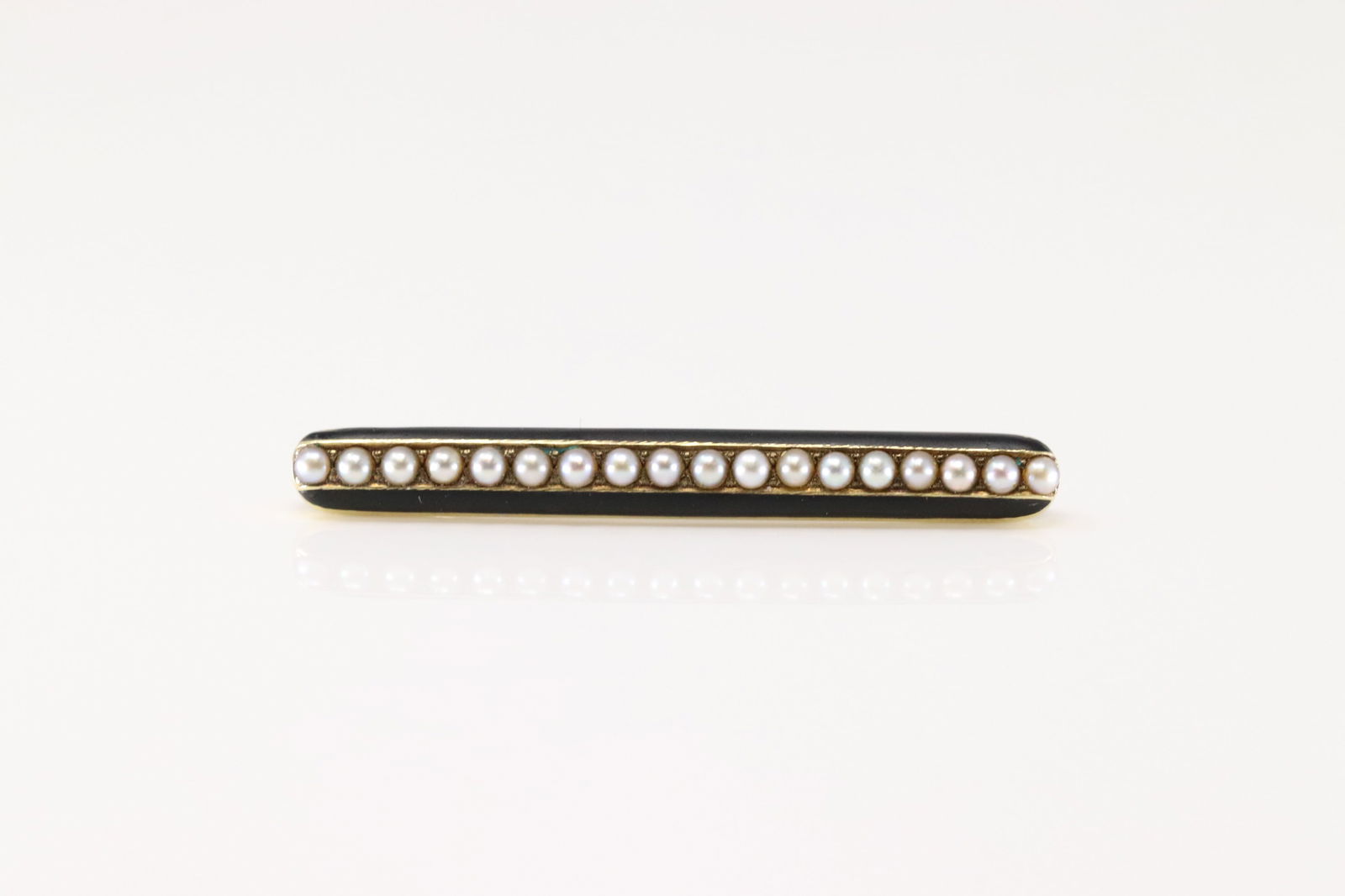 Black Onyx / Pearl Brooch Pin 14Kt.: 14Kt Yellow Gold Black Onyx / Pearl Brooch Pin. This Charming Brooch Pin has Black Onyx Gemstone with Pearl. Total weight 6.20 Grams.