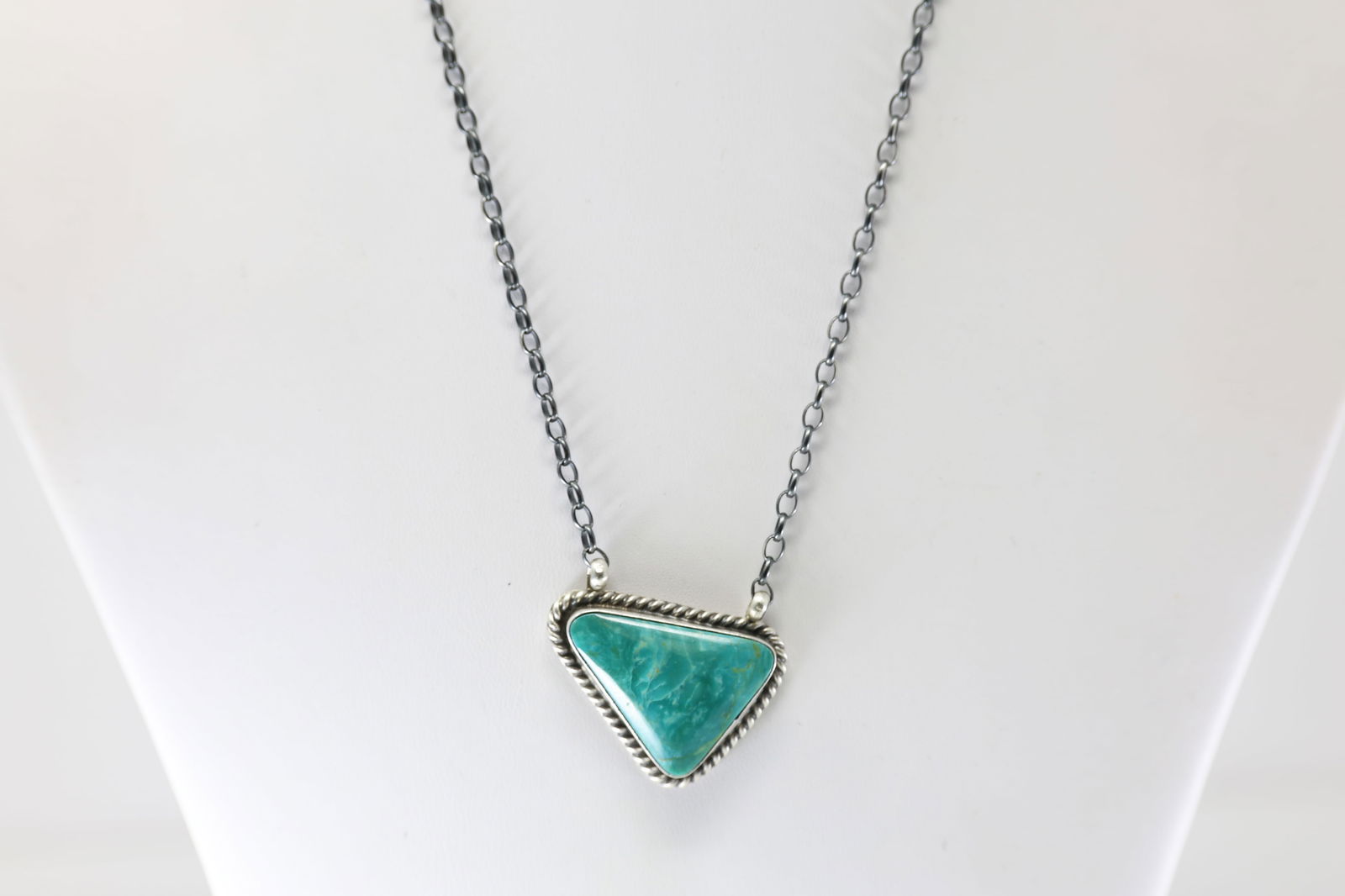 Native America Navajo Sterling Silver Kingman Turquoise Necklace By Johnny Dixon. (1 of 4)