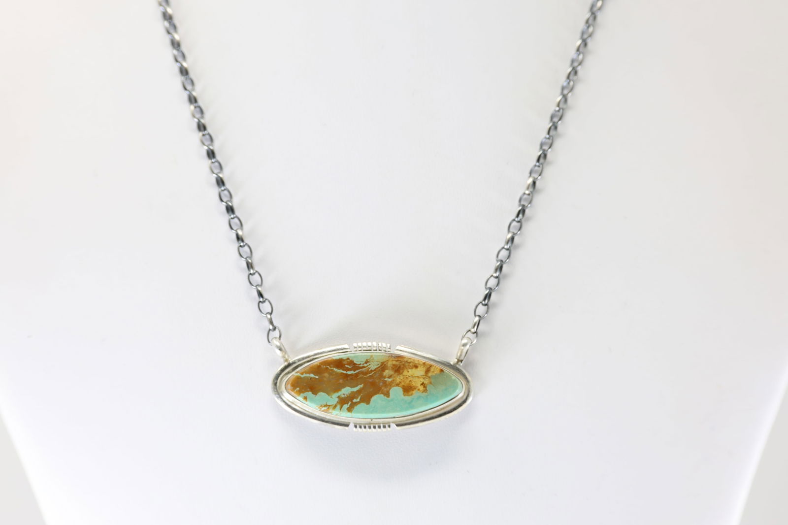 Native America Navajo Sterling Silver Kingman Turquoise Necklace By Steve Francisco.: This is a Native America Navajo Sterling Silver Kingman Turquoise Necklace By Steve Francisco. Necklace length: 16.00"