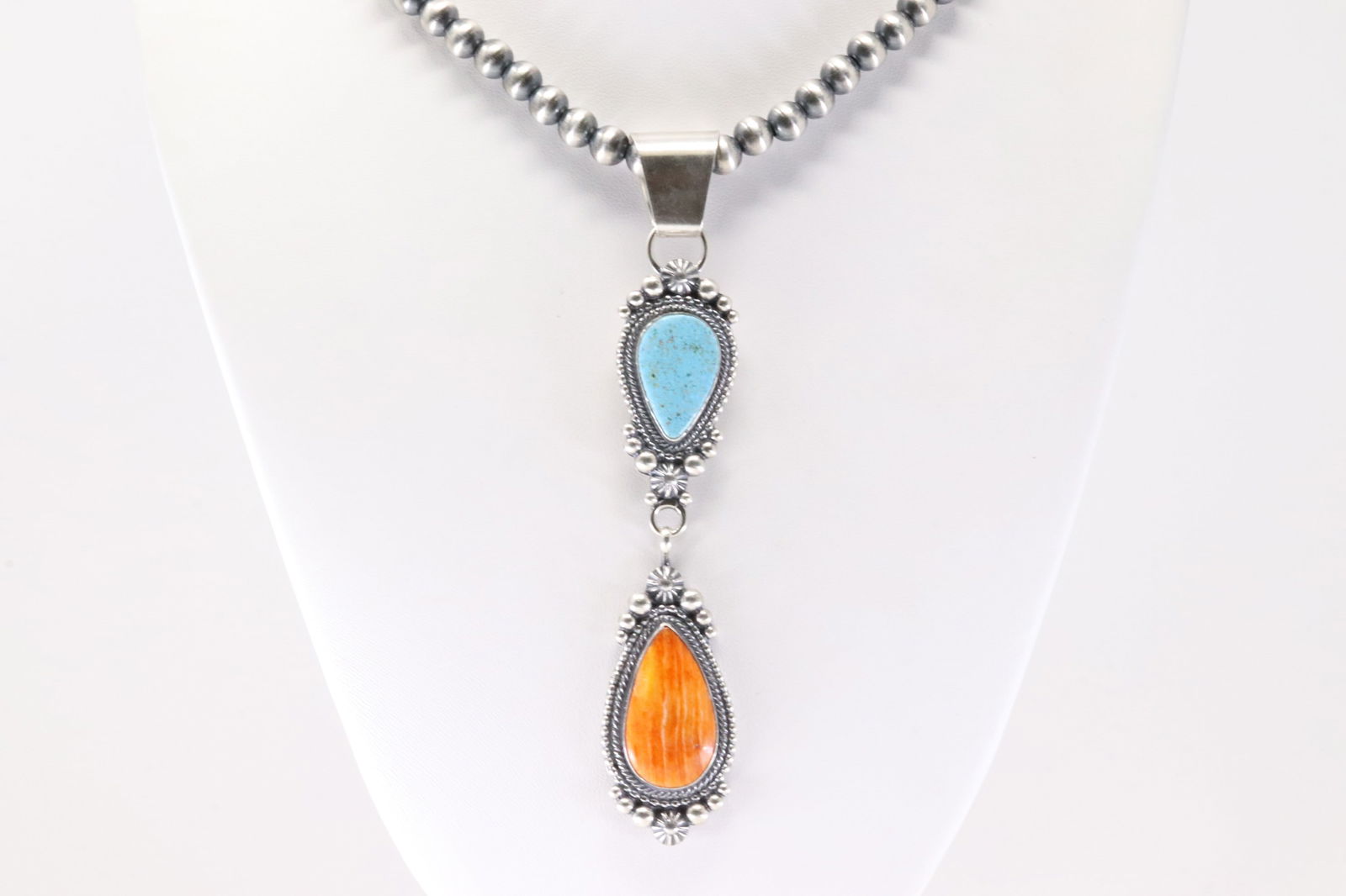 Native America Navajo Sterling Silver Spiny Oyster & Turquoise Pendent By Tom Lewis With None Navajo: This is a Native America Navajo Sterling Silver Spiny Oyster & Turquoise Pendent By Tom Lewis With None Navajo Sterling Silver Pearl Beaded Machine Made Necklace. Necklace Length: 18.00.