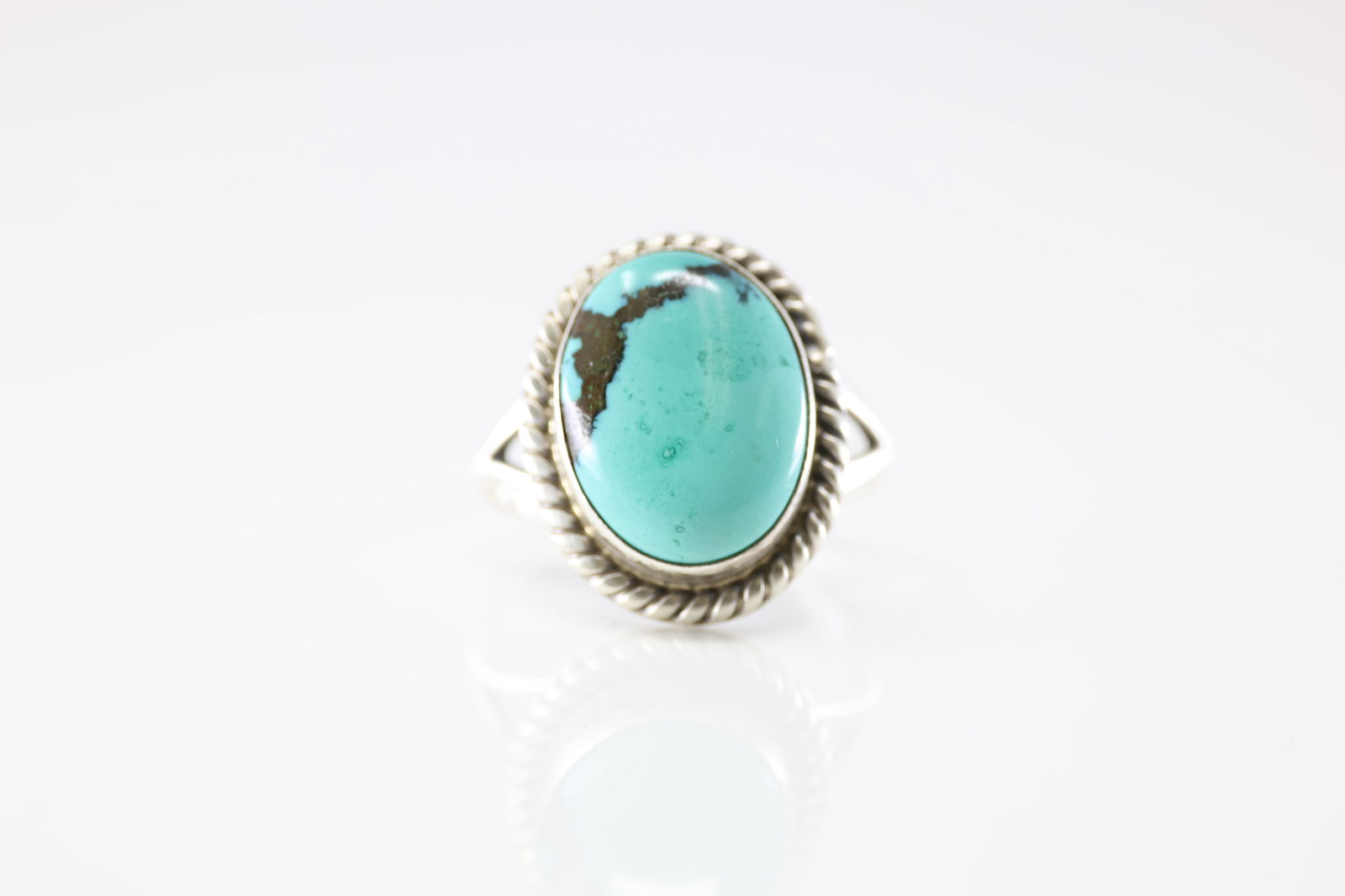 Native America Navajo Sterling Silver Turquoise Ring By AM.: This is a Native America Navajo Sterling Silver Turquoise Ring By AM. Stamp AM. Ring Size: 9.00.