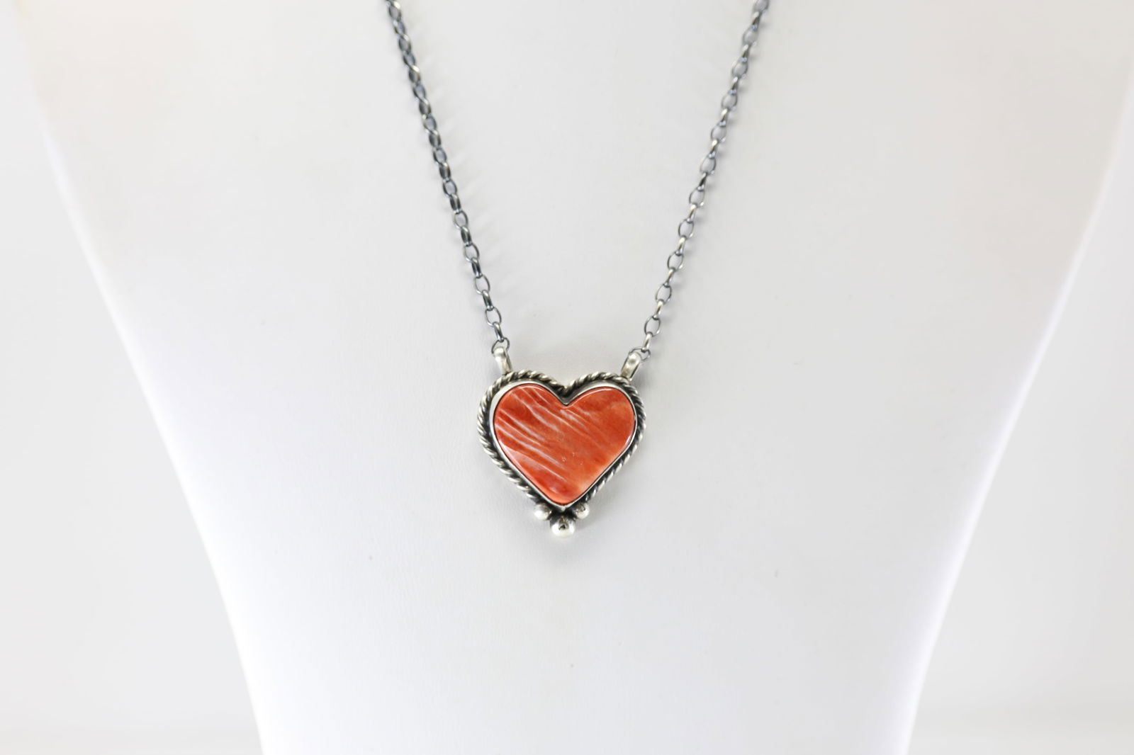 Native America Navajo Sterling Silver Spiny Oyster Heart Necklace By Chassity Belone. (1 of 4)