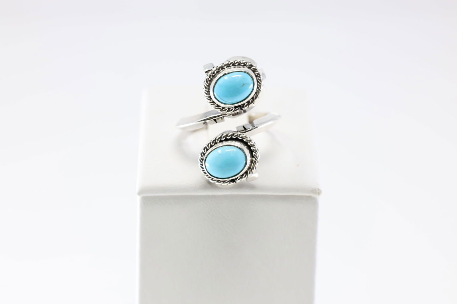 Native America Sterling Silver Turquoise Ring. (1 of 4)