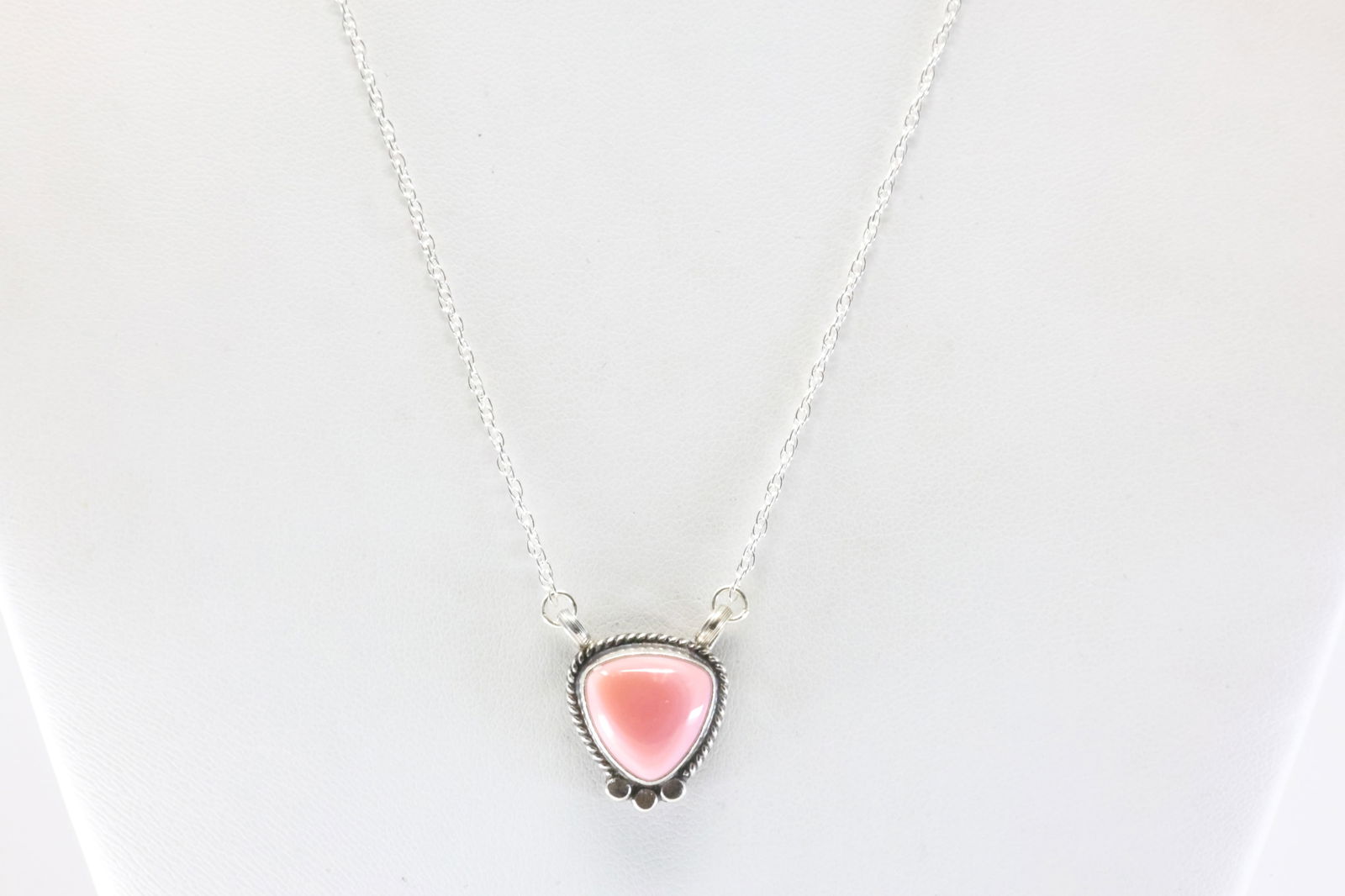 America Sterling Silver Pink Conch Necklace.: This is a America Sterling Silver Pink Conch Necklace. Necklace Length: 18.00.