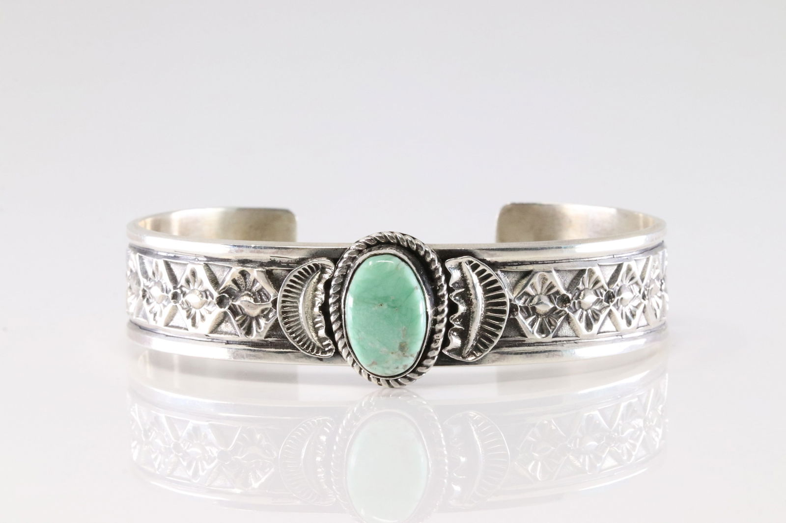 Native America Navajo Sterling Silver Turquoise Bracelet Cuff By Leonard Maloney. (1 of 4)