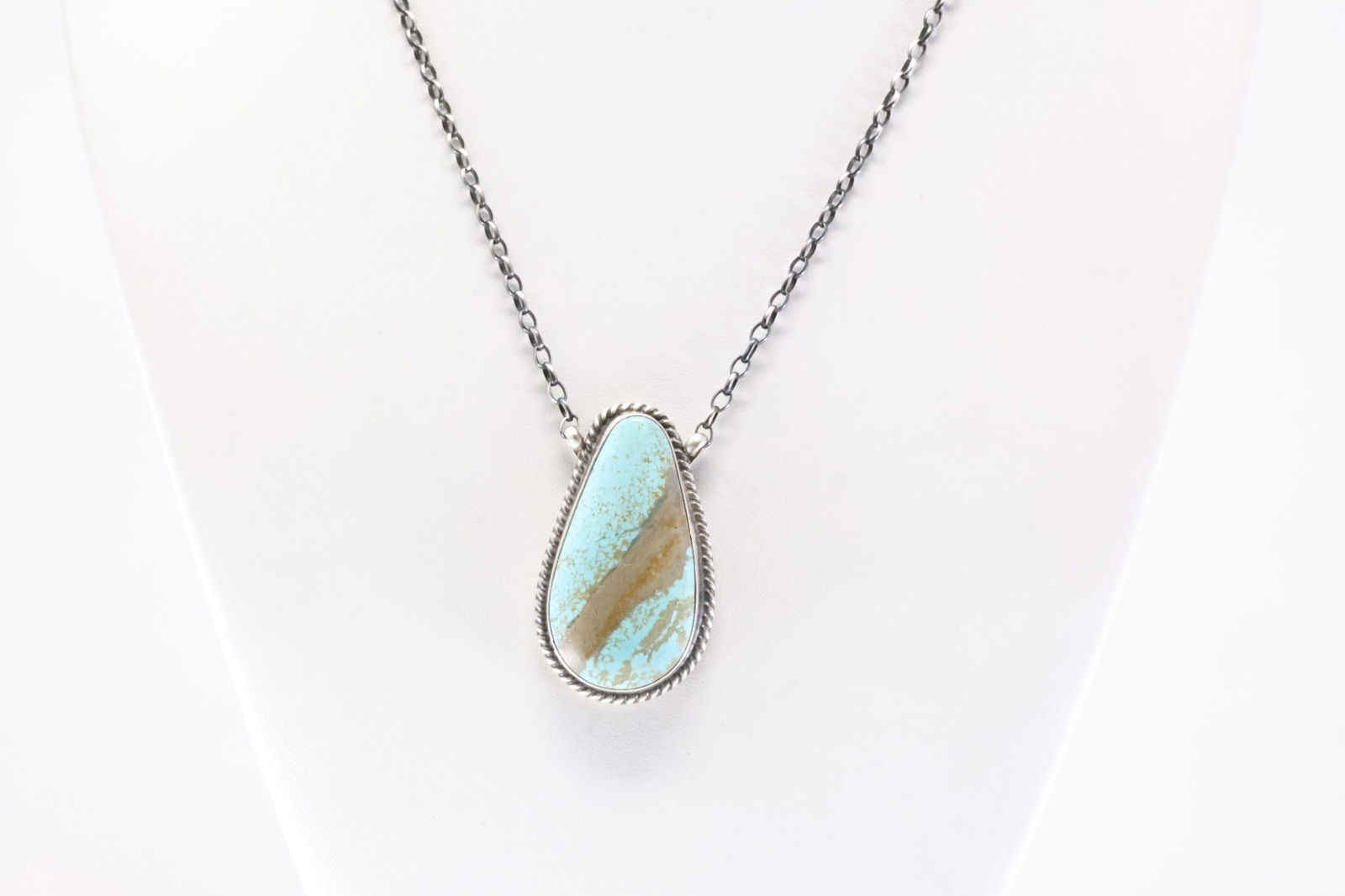 Native America Navajo Sterling Silver Number 8 Turquoise Necklace By Johnny Dixon.: This is a Native America Navajo Sterling Silver Number 8 Turquoise Necklace By Johnny Dixon. Stamp Dixon. Necklace Length: 16.00.