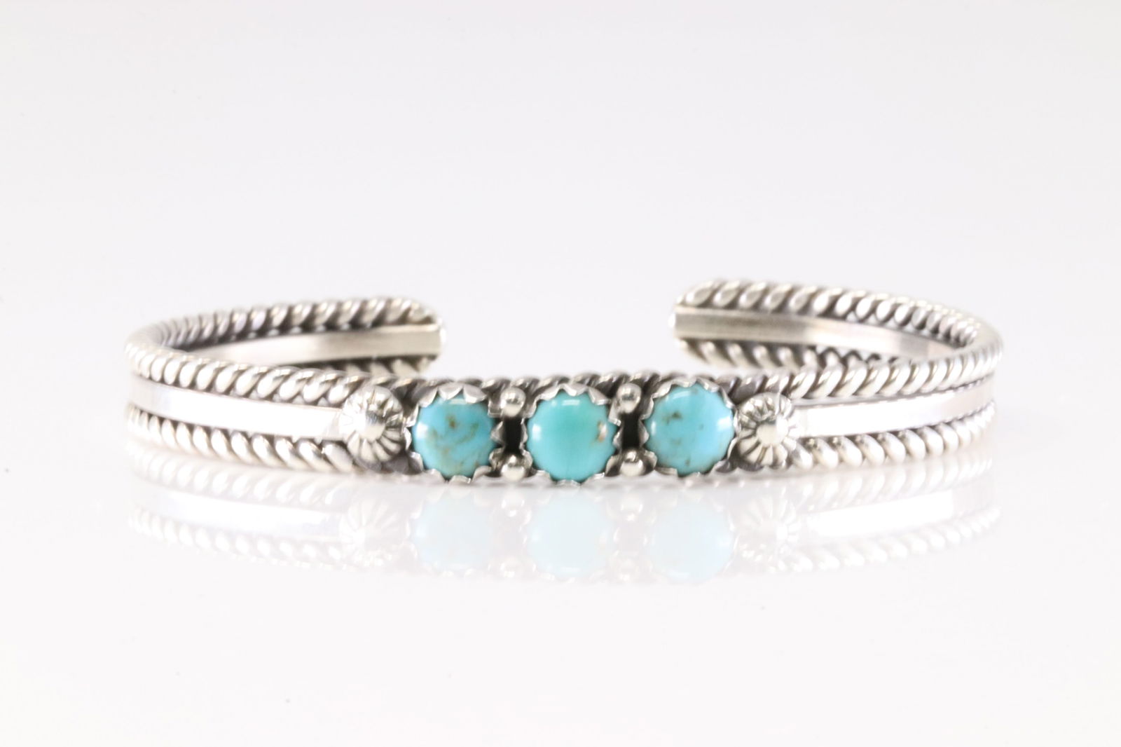 Native America Navajo Sterling Silver Turquoise Bracelet Cuff By R. King.: This is a Native America Navajo Sterling Silver Turquoise Bracelet Cuff By R. King. Stamp R.King.