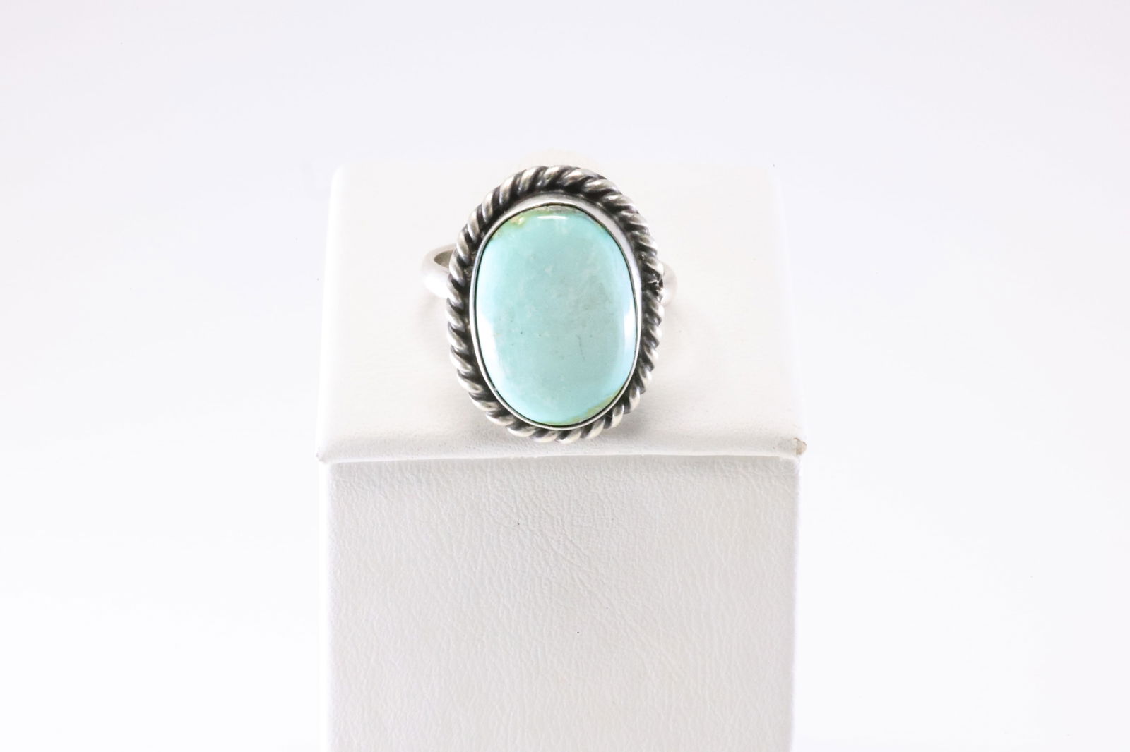 Native America Navajo Sterling Silver Turquoise Ring By Dixon.: This is a Native America Navajo Sterling Silver Turquoise Ring By Dixon. Stamp Dixon. Ring Size: 8.00.