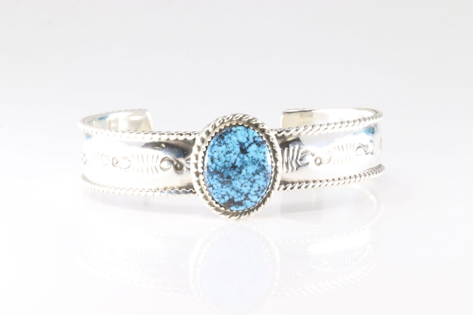 Native America Navajo Sterling Silver Kingman Turquoise Bracelet Cuff By Jason Bahe.: This is a Native America Navajo Sterling Silver Kingman Turquoise Bracelet Cuff By Jason Bahe. Stamp Jason B.