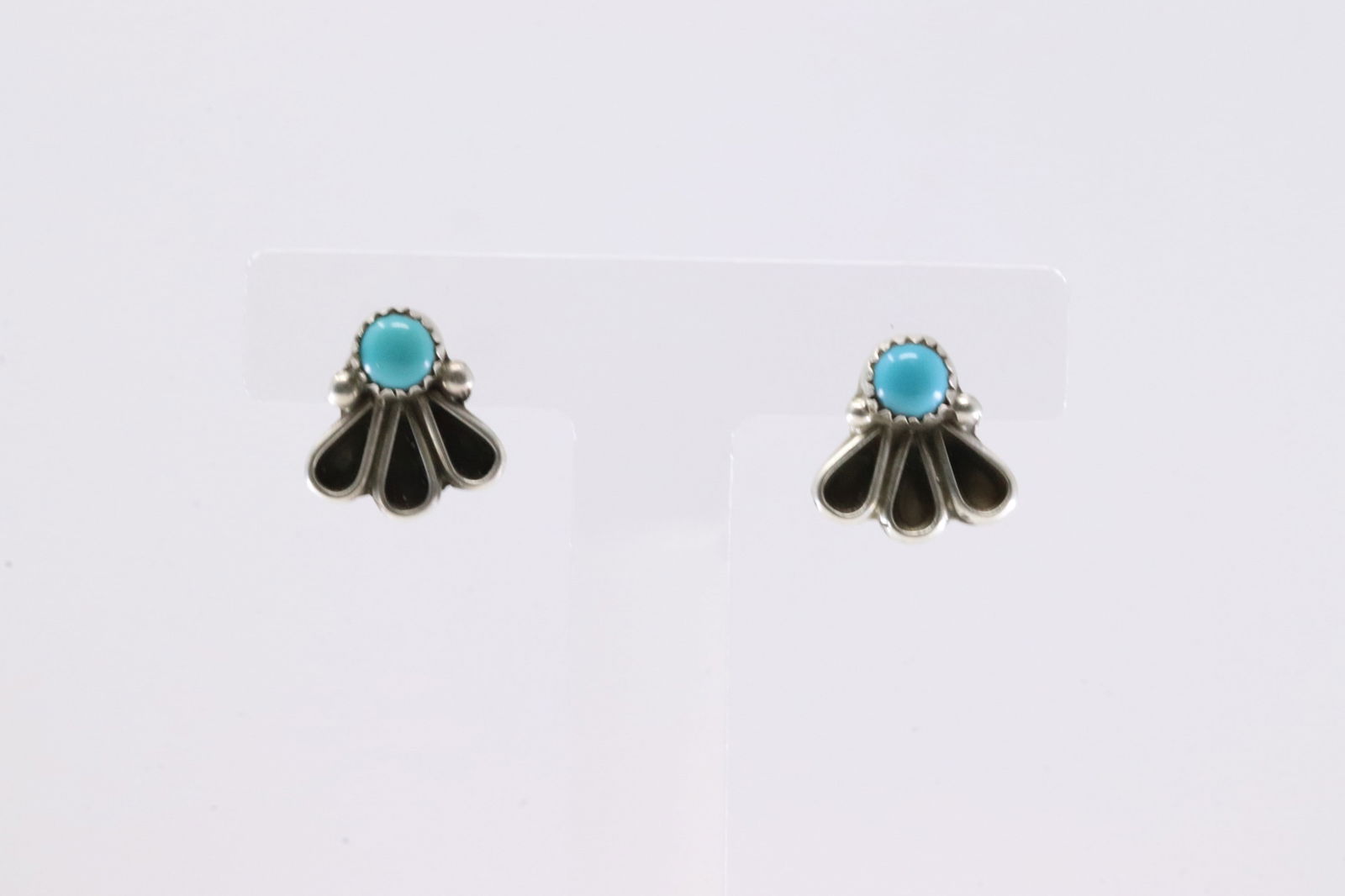 Native America Navajo Sterling Silver Kingman Turquoise Post Earring's By Gerlidine James.: This is a Native America Navajo Sterling Silver Kingman Turquoise Post Earring's By Gerlidine James. Stamp G. James.